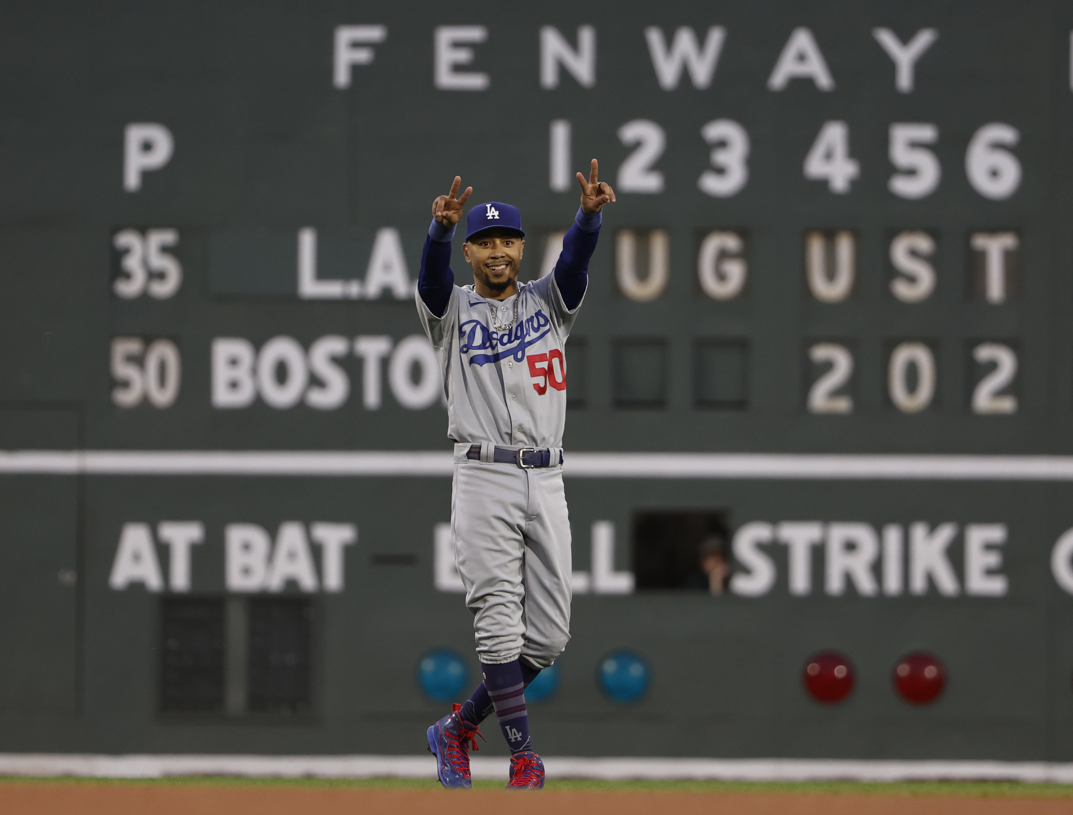 Former Red Sox star Mookie Betts cheered in return to Boston