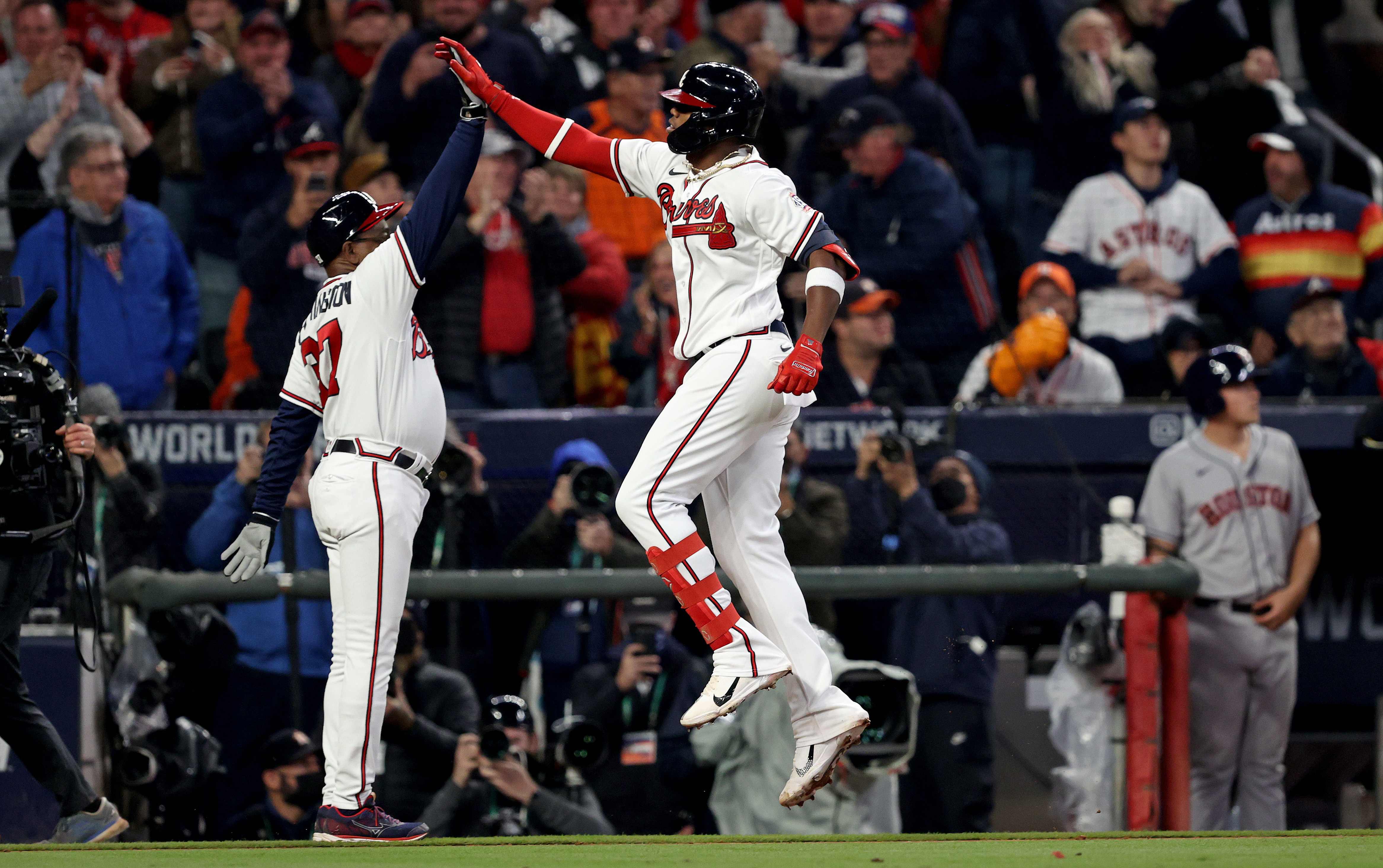 Dansby Swanson and Jorge Soler hit back-to-back home runs, rallying the  Atlanta Braves to a 3-2 win over the Houston Astros for a 3-1 lead in the World  Series – The Morning