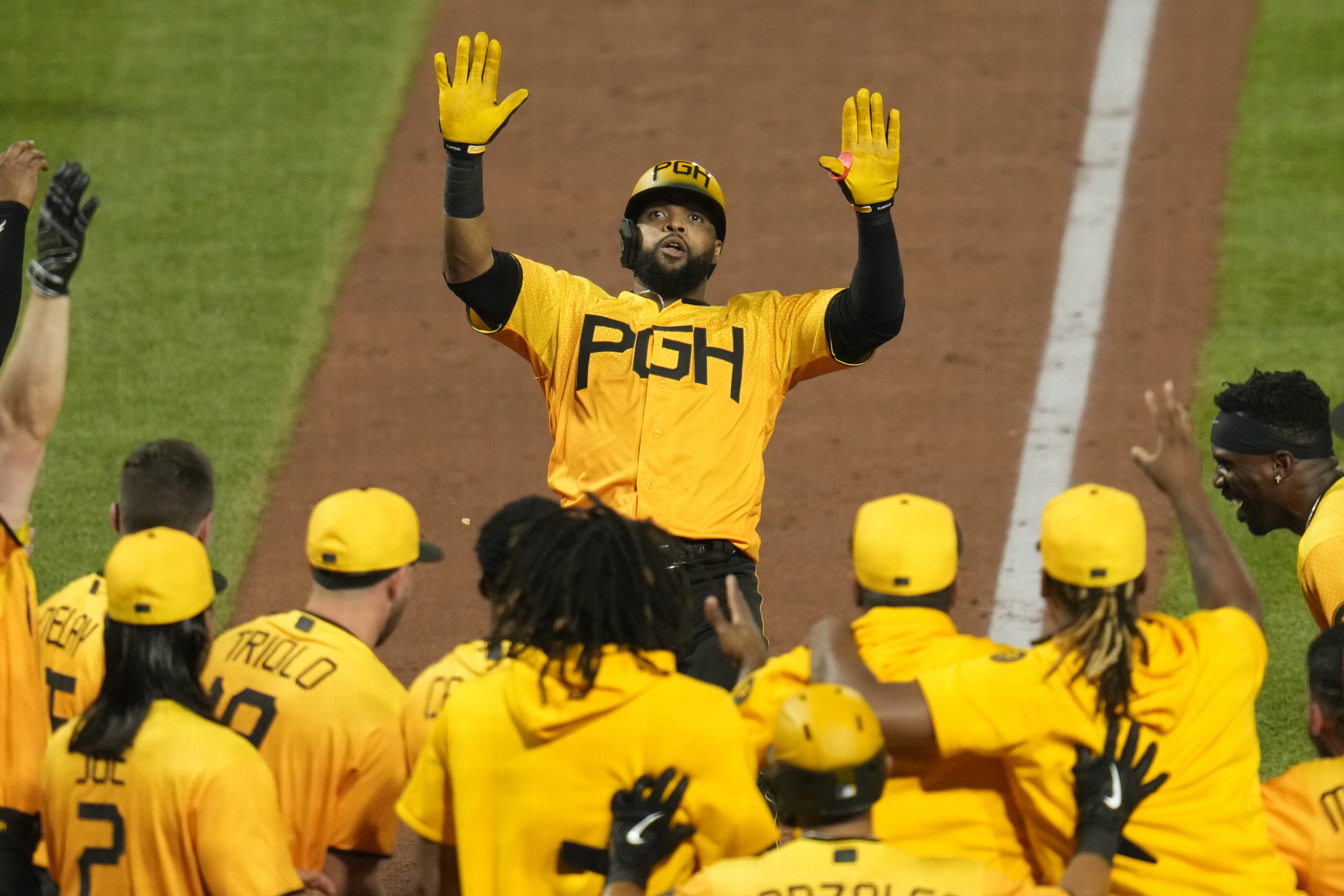 Santana, McCutchen power Pirates to 8-7 walk-off win over Brewers – WPXI