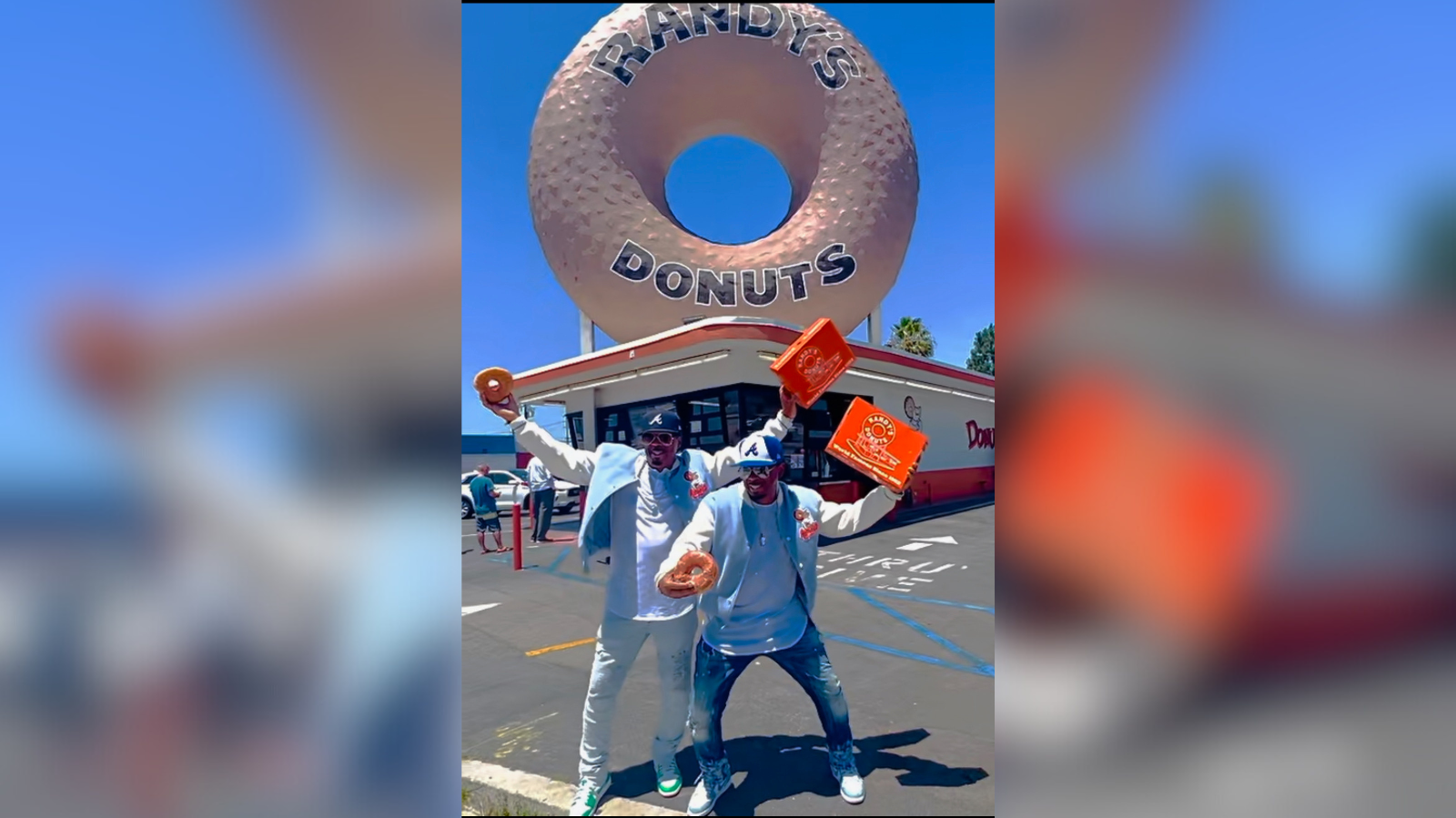 Twin brothers bringing iconic 'Randy's Donuts' to Atlanta – 95.5 WSB