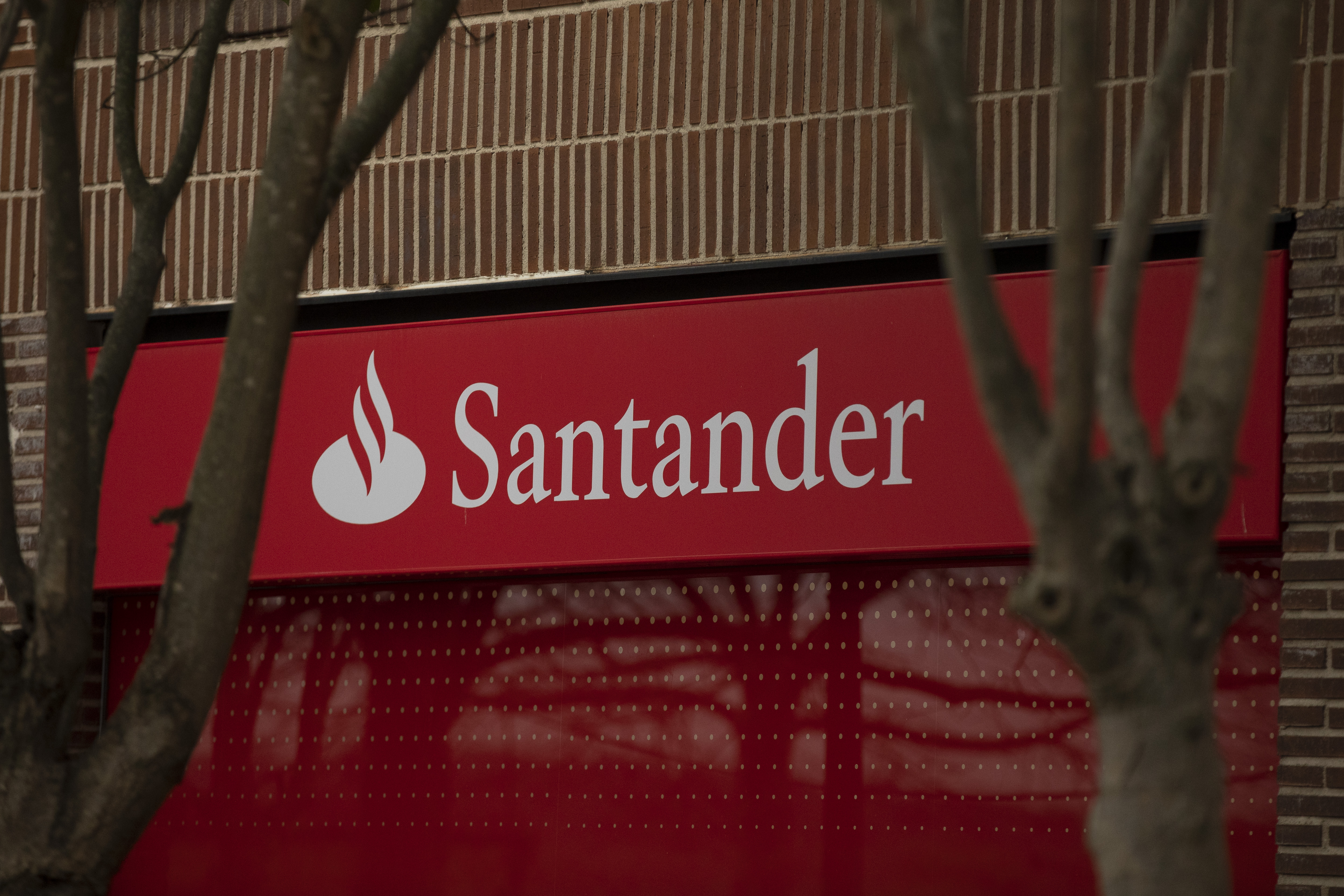 Santander to close 5 more Mass. branches, extending pandemic trend – NBC  Boston