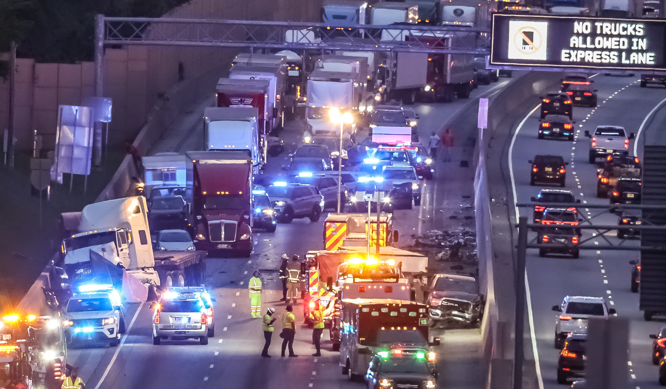 At least 1 dead in crash that shut down I-75 for hours in Henry