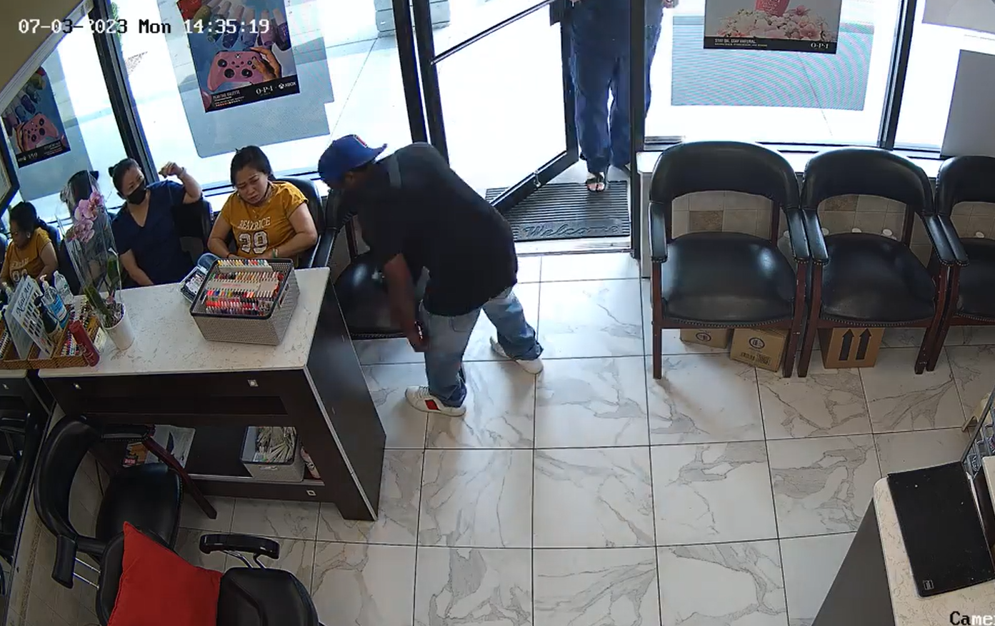 Video shows Atlanta nail salon customers and staff ignore would-be robber's  demands for cash