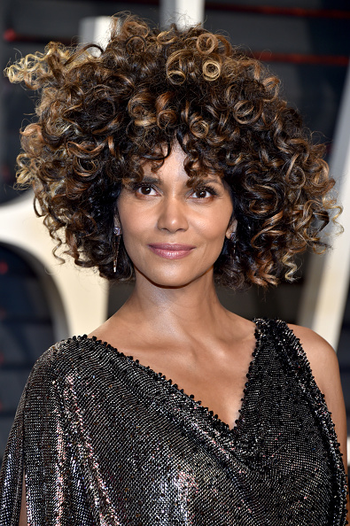 Halle Berry’s Hair Makes a Statement at the Oscars – HOT 99.5