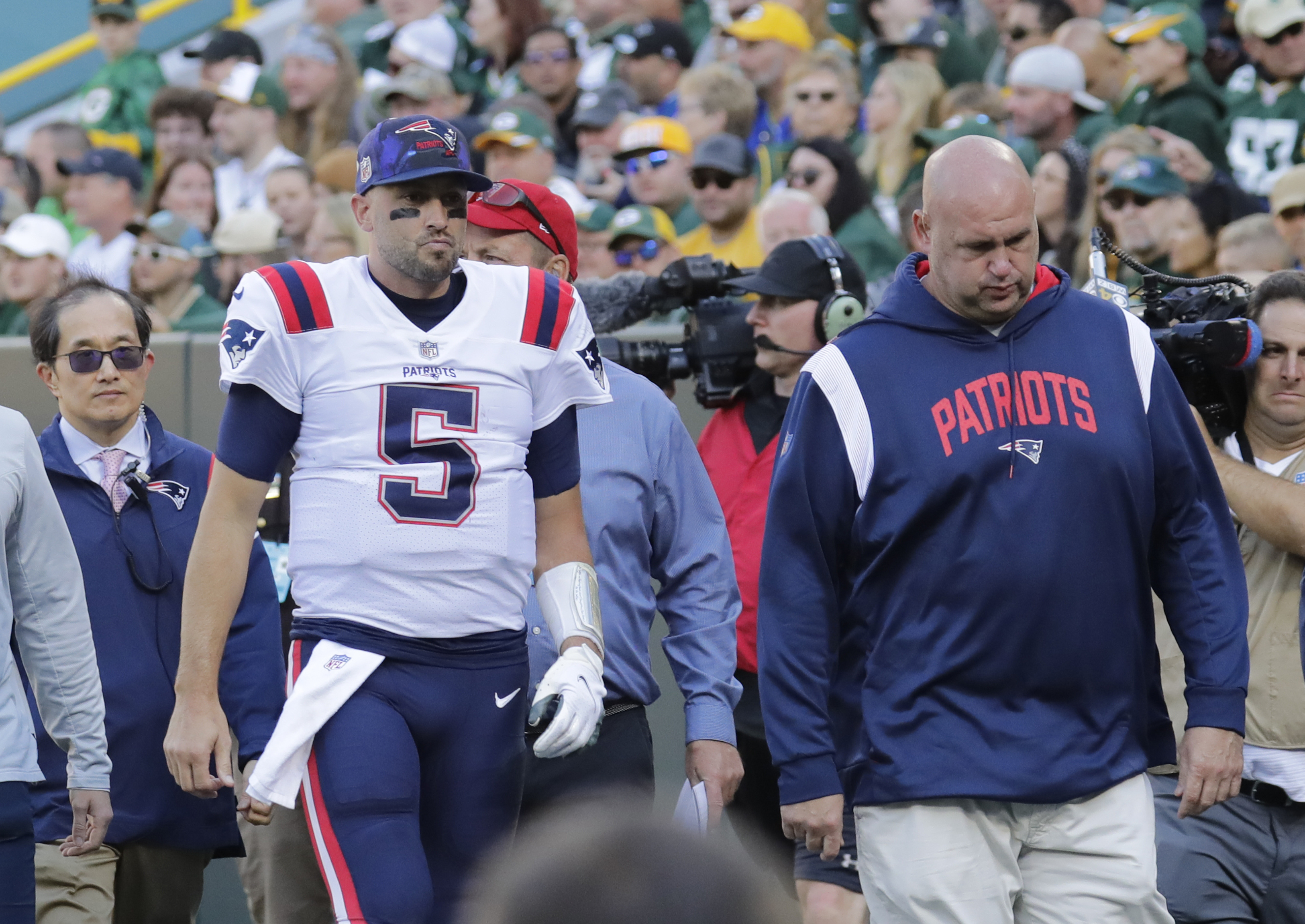 Patriots face Packers with Hoyer at QB for injured Jones