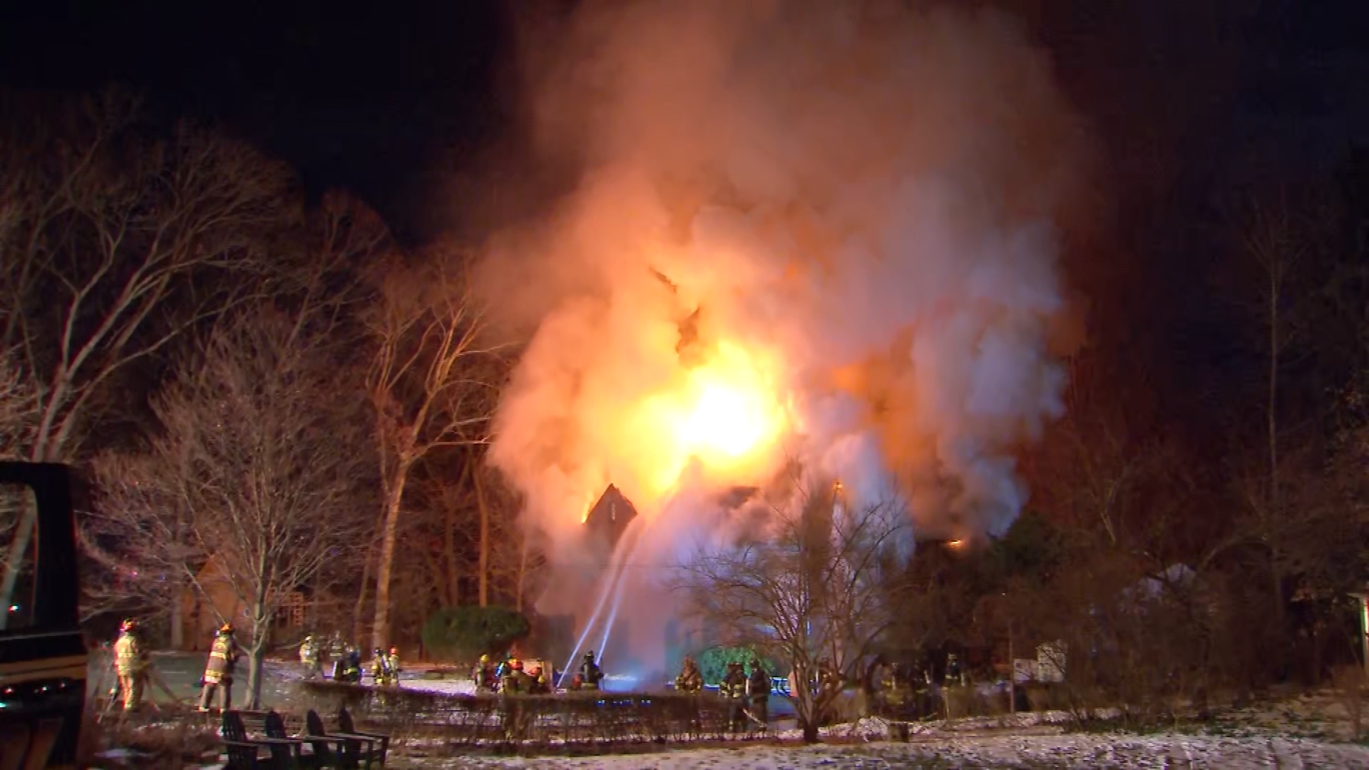 【wwk】Room fire Massive fire rips through home in Fox Chapel – WPXI