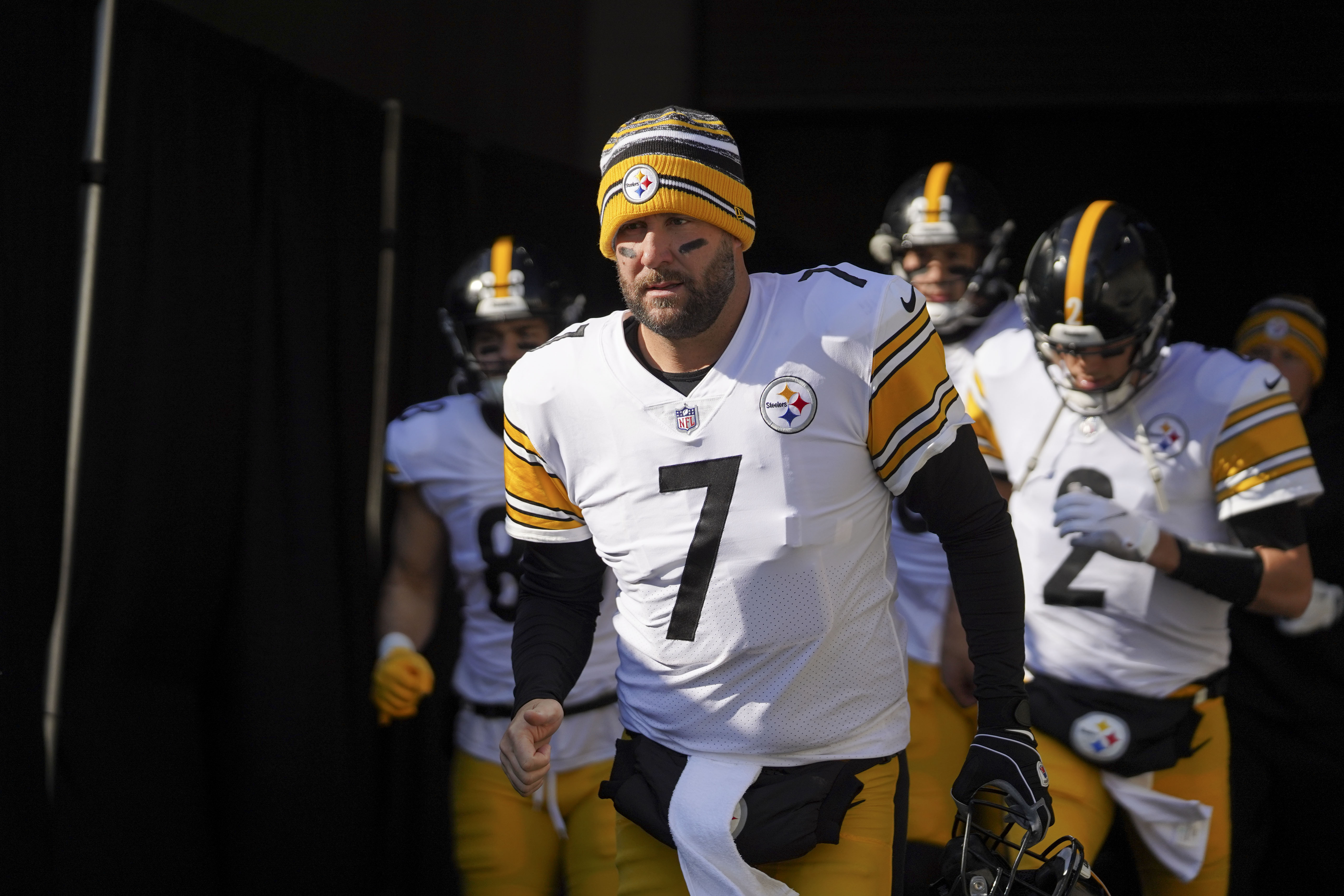 NFL talking heads fiercely debate Steelers' Ben Roethlisberger vs