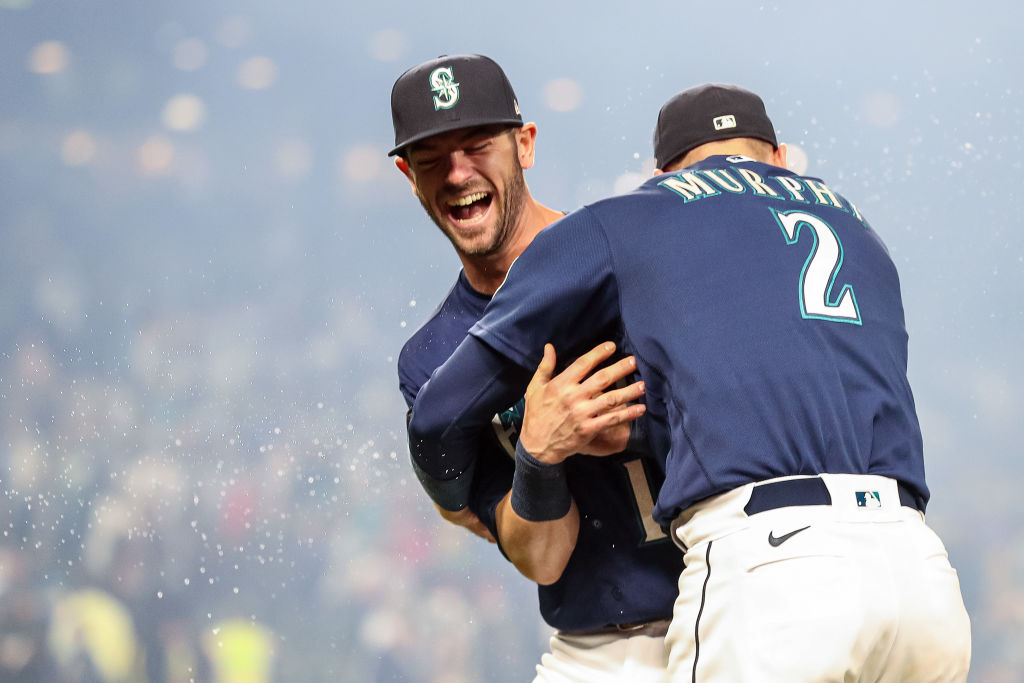 Haniger keeps Mariners playoff hopes alive with rally vs Angels