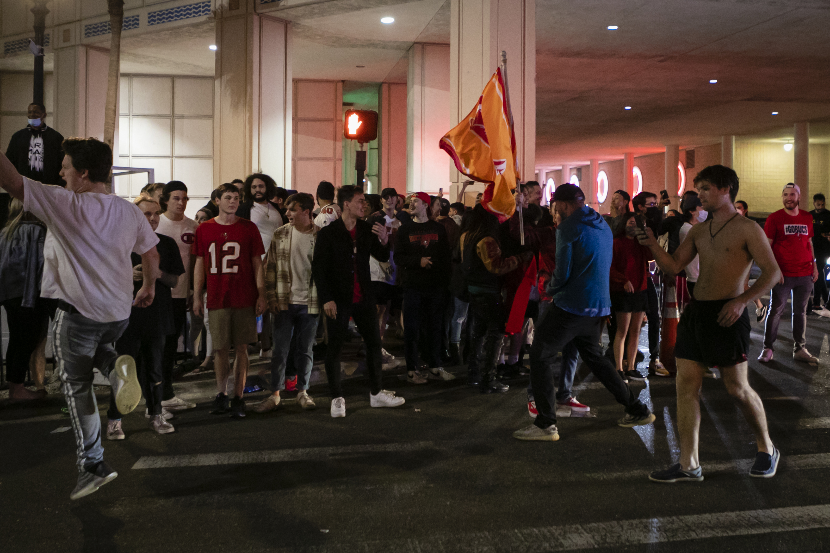 Kevin Harlan calls fan storming Super Bowl LV field (listen) - Sports  Illustrated