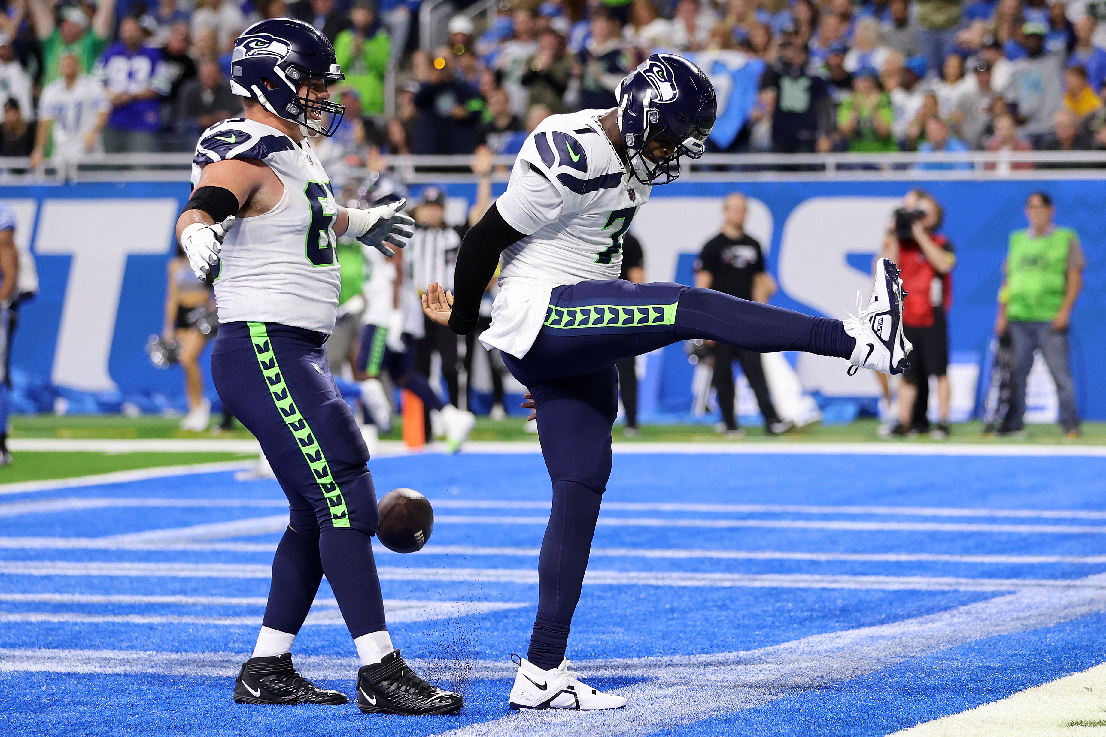 Seahawks cooking on offense but getting burned on defense - The Columbian