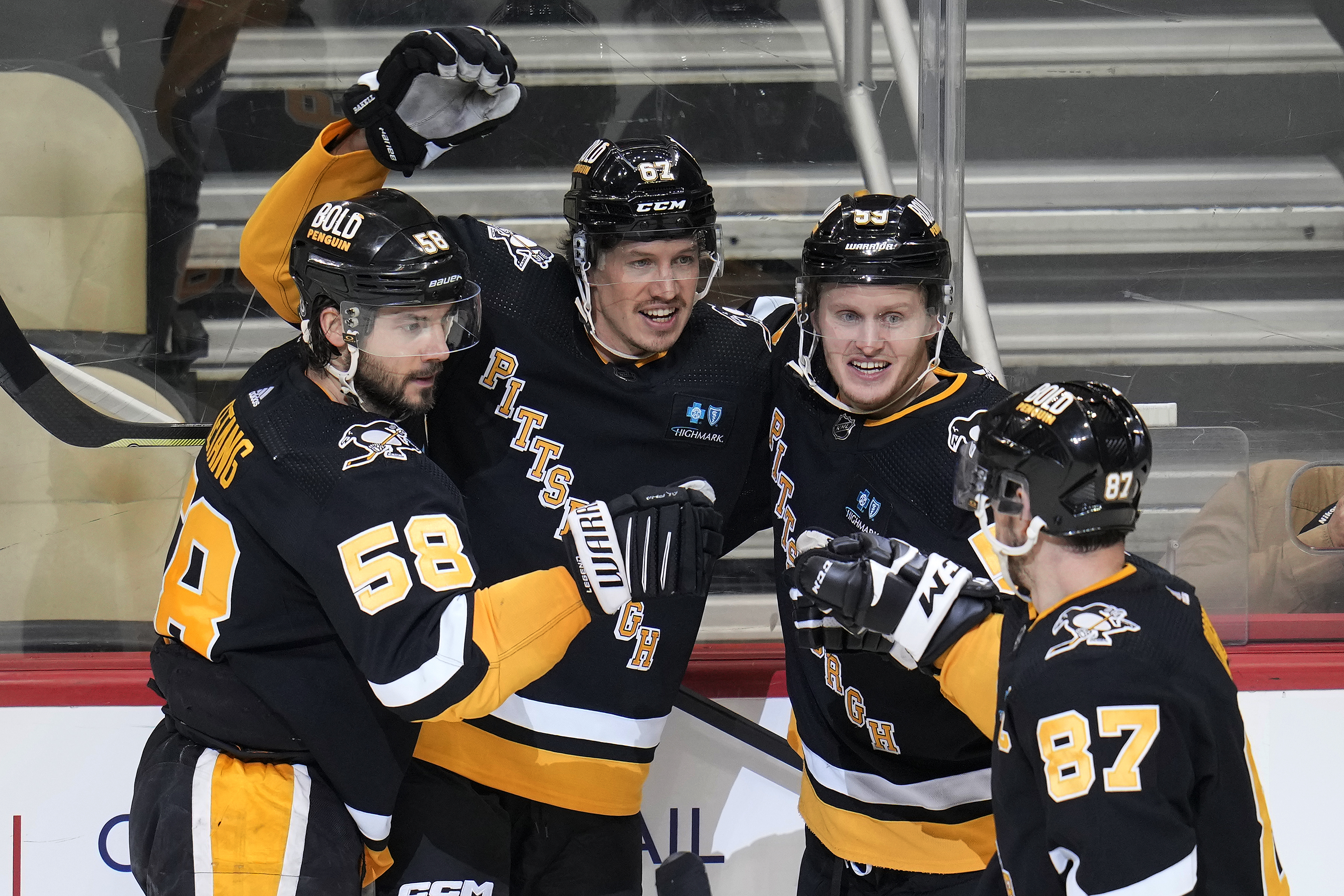 Pittsburgh Penguins on X: EAST DIVISION CHAMPS and just getting  started! For the first time since the 2013.14 season, the Penguins have  captured a division title. Read more:    / X