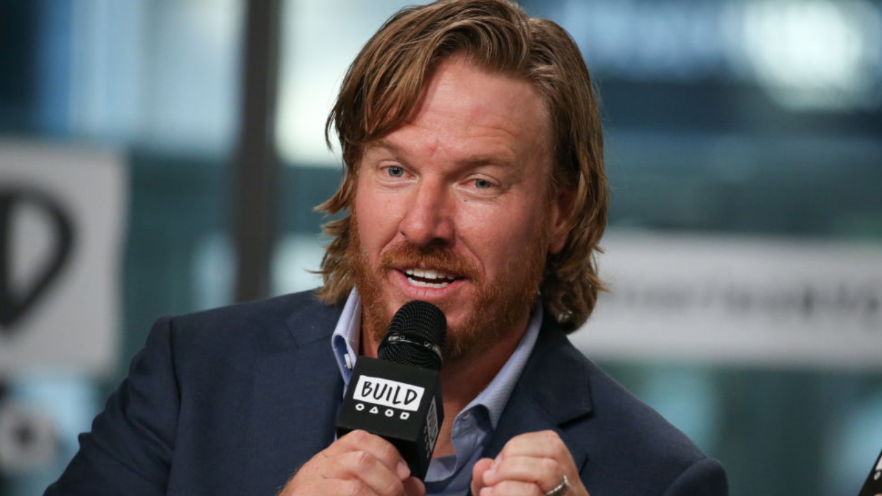 Chip Gaines putting 1,000 checks in some copies of his memoir