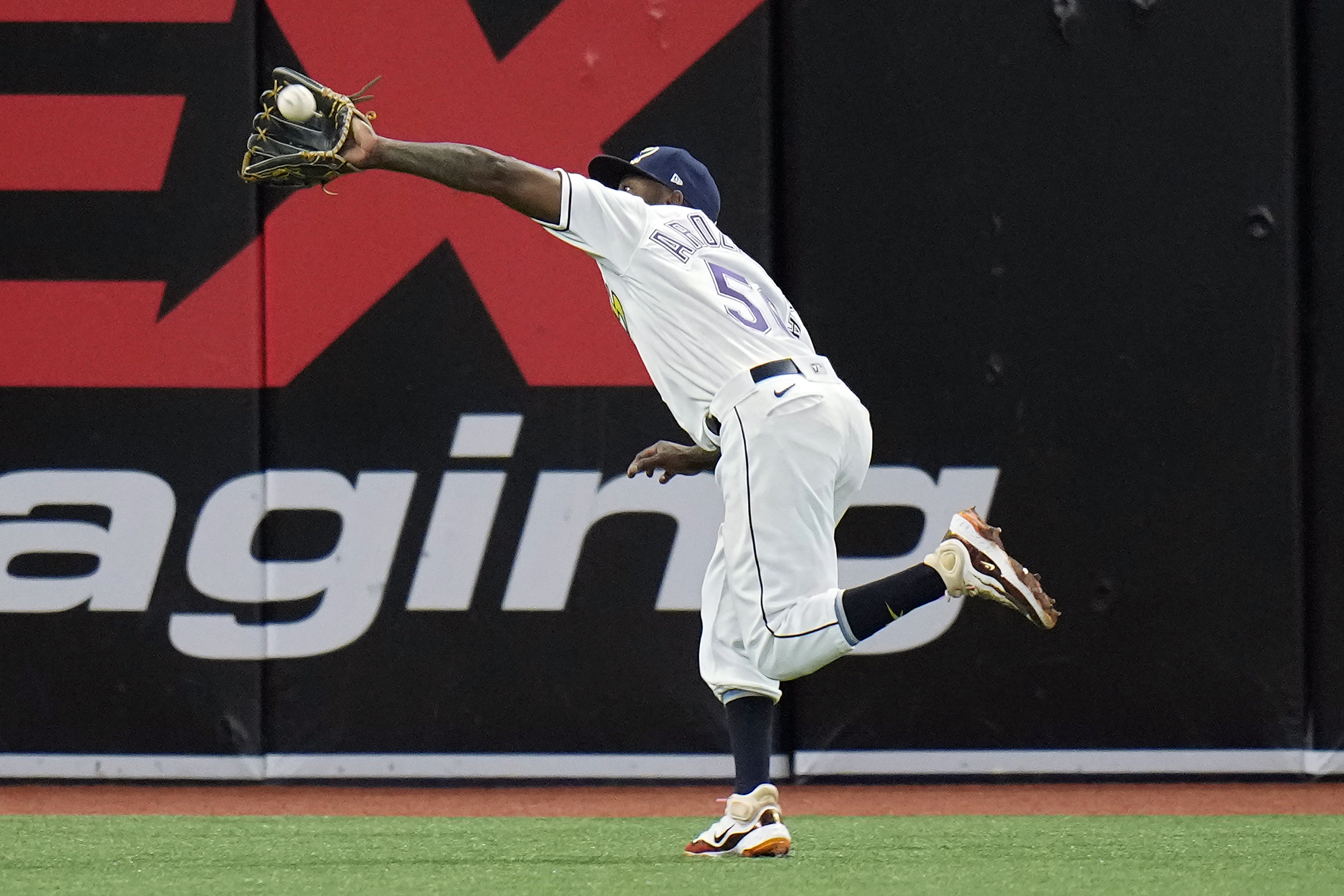 Pinto and Ramírez hit two-run homers in the 7th as the Rays rally to beat  the Mariners 7-4