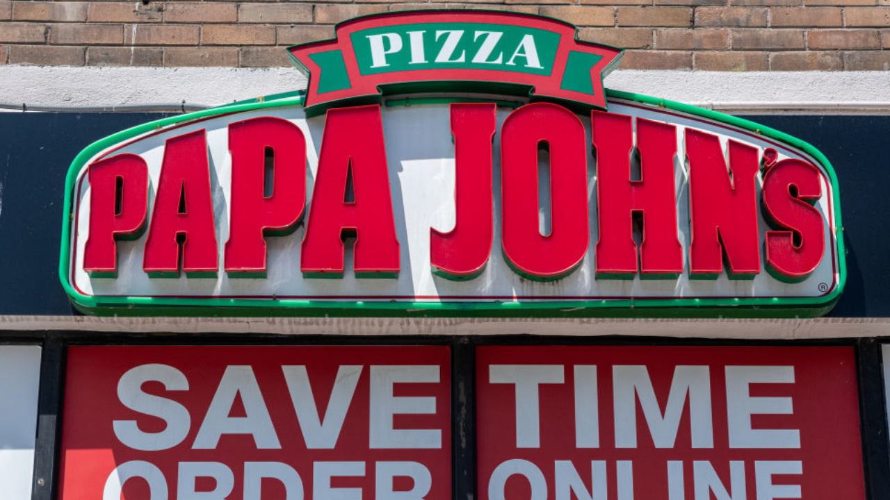 TikTok users surprise 89yearold Papa John’s delivery man in Utah with