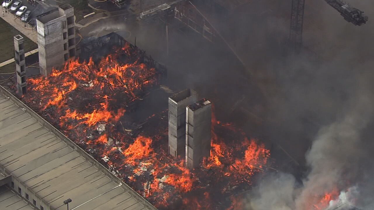 Deadly fire breaks out at construction site in SouthPark area of Charlotte  – WSOC TV