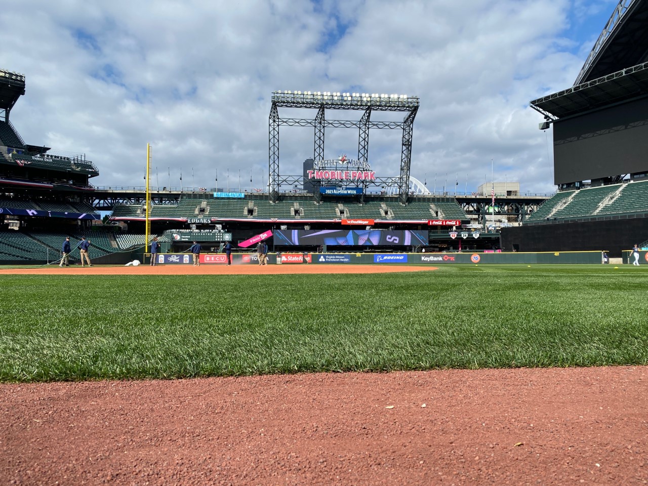 Seattle Mariners on X: RT @SeattleKraken: Happy #OpeningDay