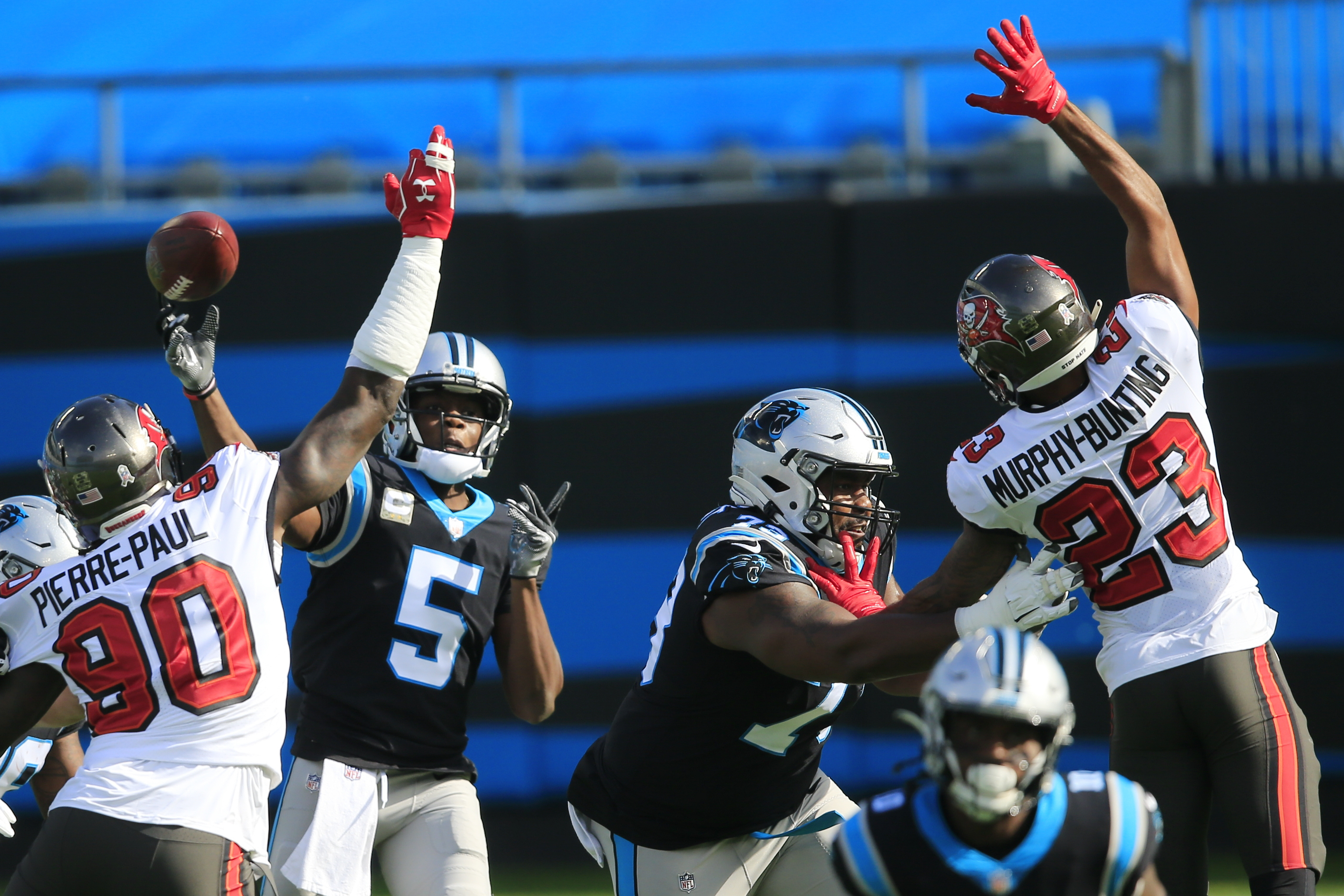 Tampa Bay Buccaneers 46-23 Carolina Panthers: Ronald Jones runs to