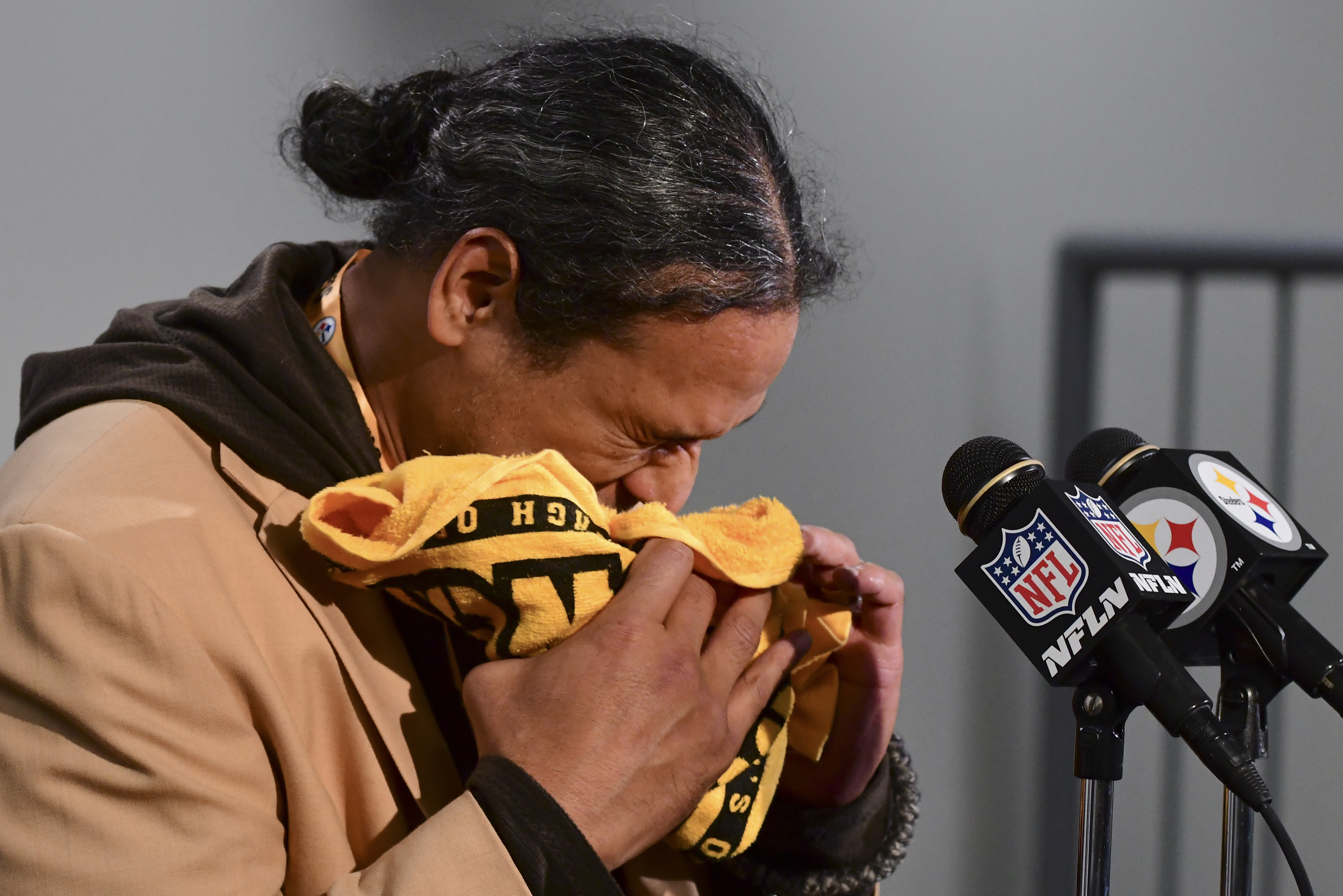 WATCH: Troy Polamalu's Emotional Moment Receiving Iconic Pro