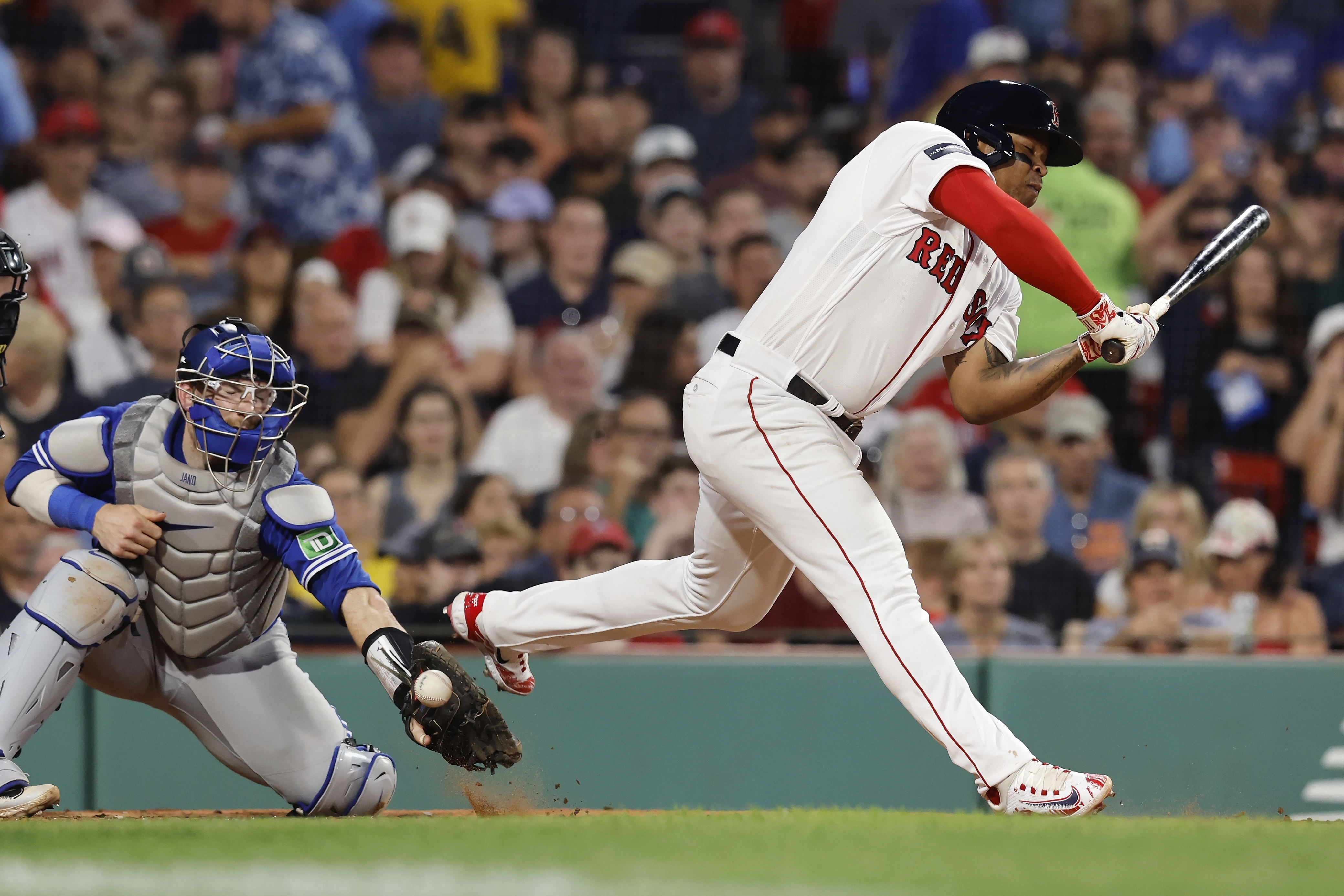 Blue Jays' Manoah reunites with family after earning first MLB win