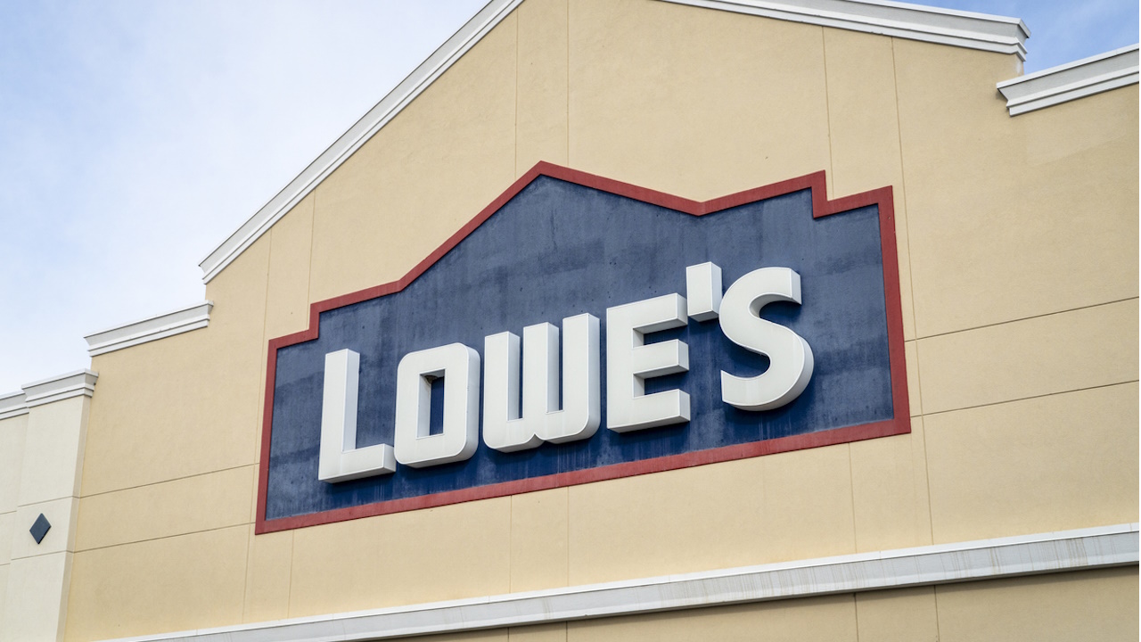 lowes layoffs 2021