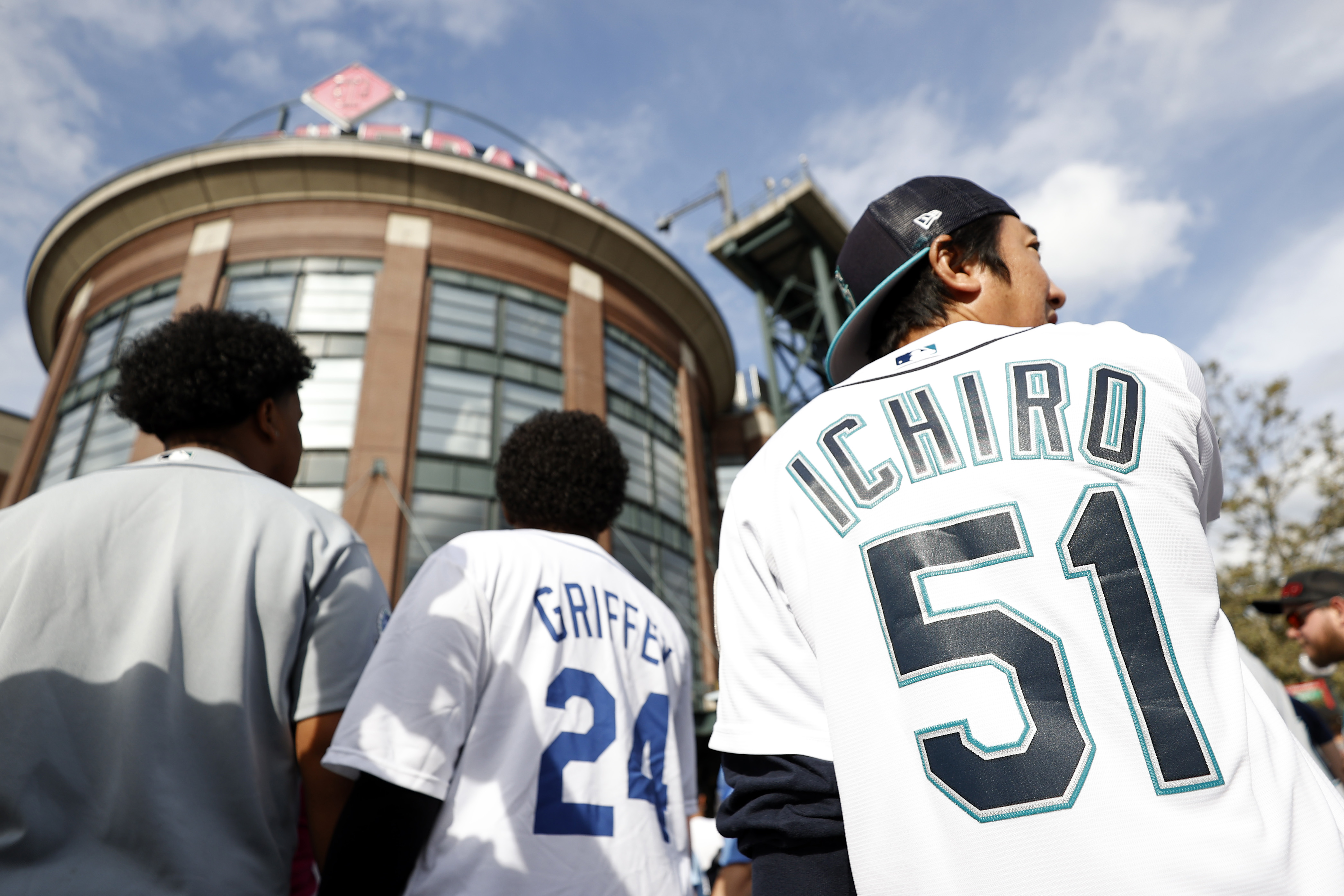 Ichiro expresses gratitude entering Mariners Hall of Fame