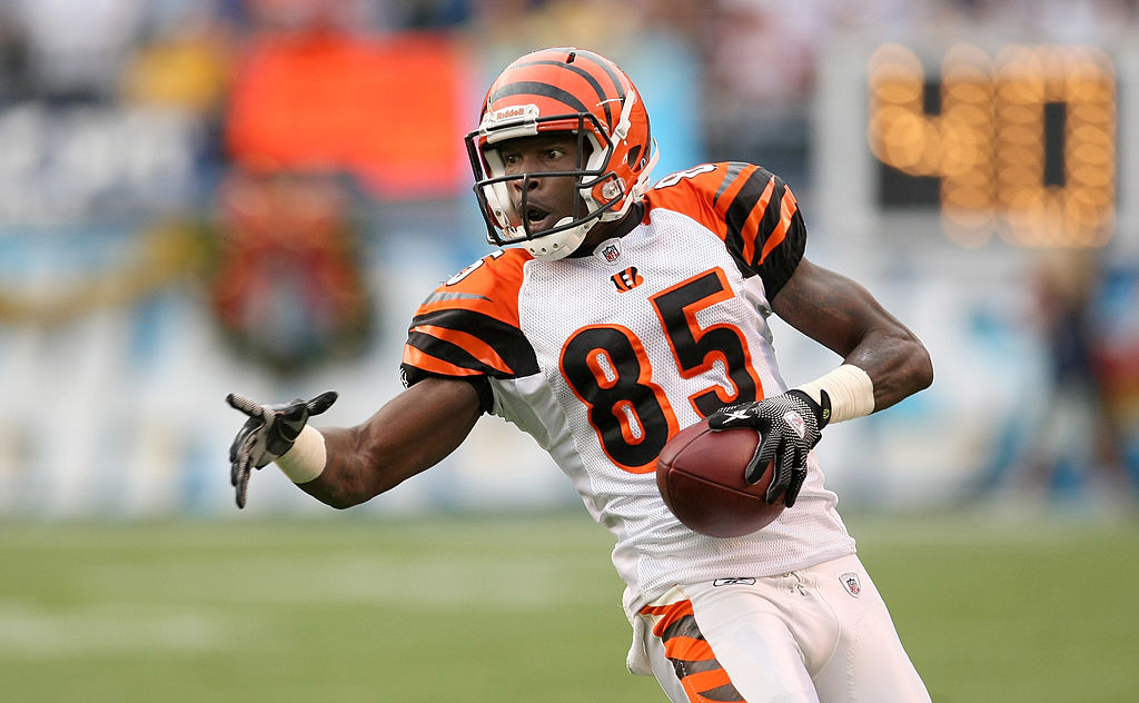 Bengals induct Boomer Esiason, Chad 'Ochocinco' Johnson to Ring of Honor