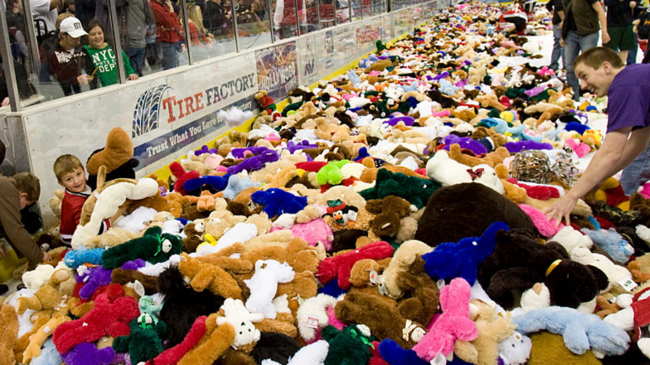 Hershey Bears' iconic Teddy Bear Toss game returning in 2022