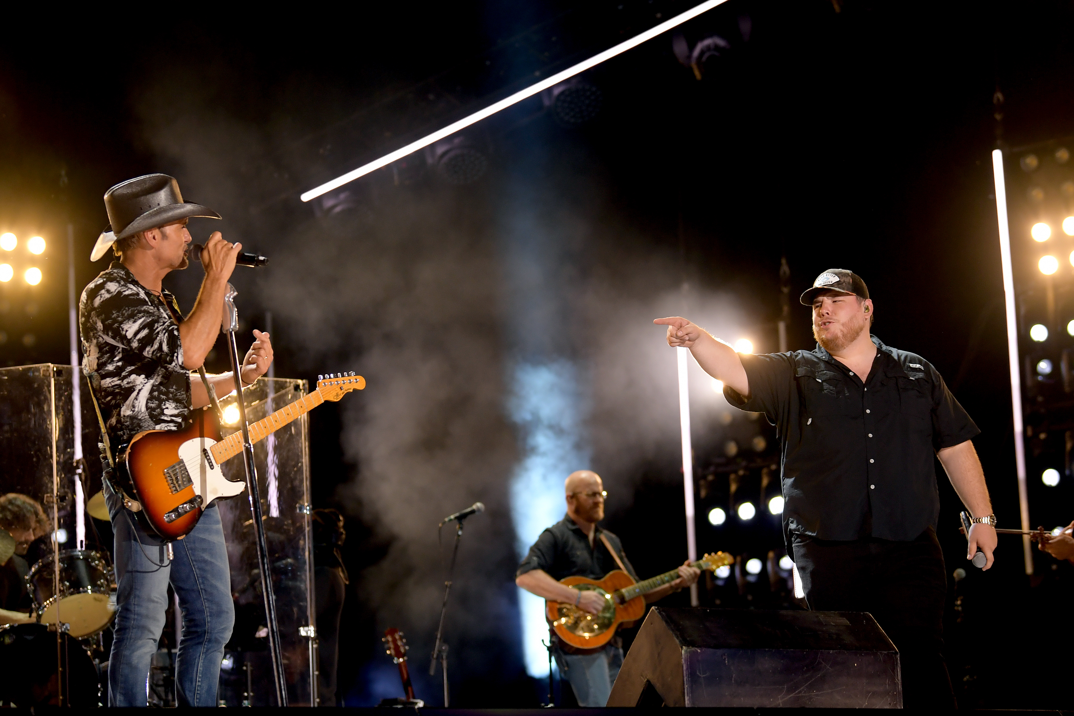 Luke Combs Sings With Tim McGraw at CMA Fest The New 93Q