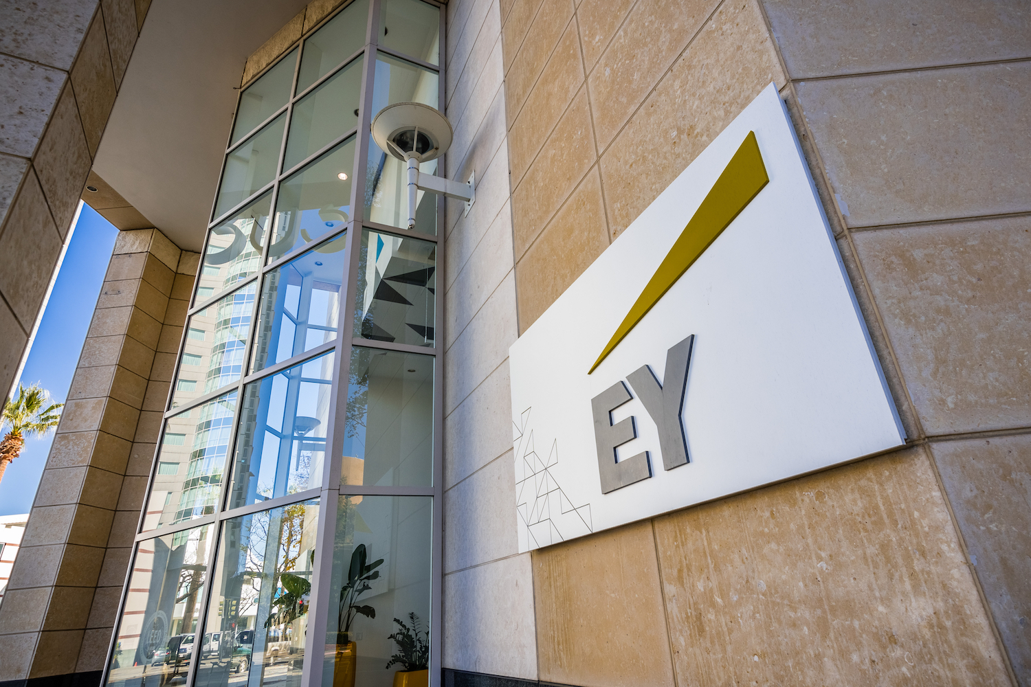 Ernst & Young Unveils Supply Chain Manager on Polygon Network