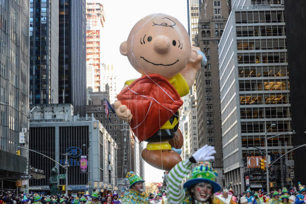 vertrekken Nationaal volkslied Verleiding Macy's Thanksgiving Day Parade Gets in on NFT Craze With Collectible  Balloons