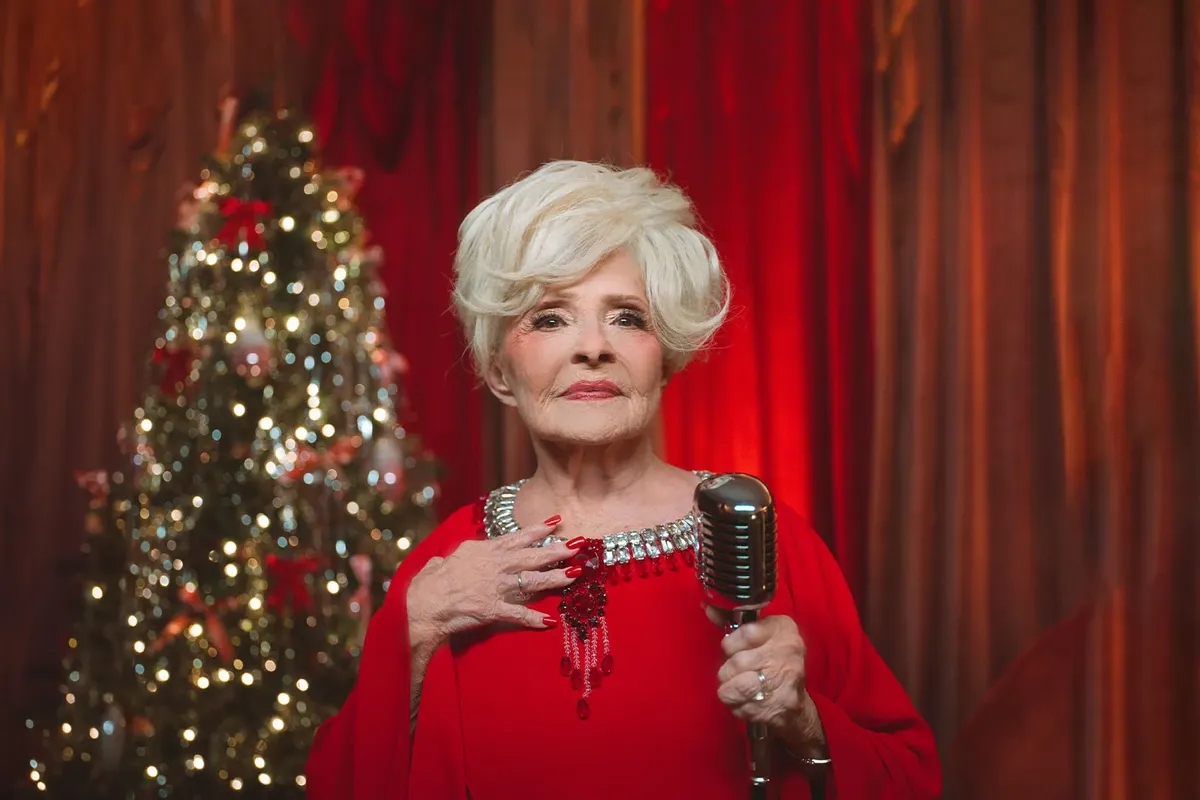 Quién es Brenda Lee y cuál es su canción de Navidad - La Tercera