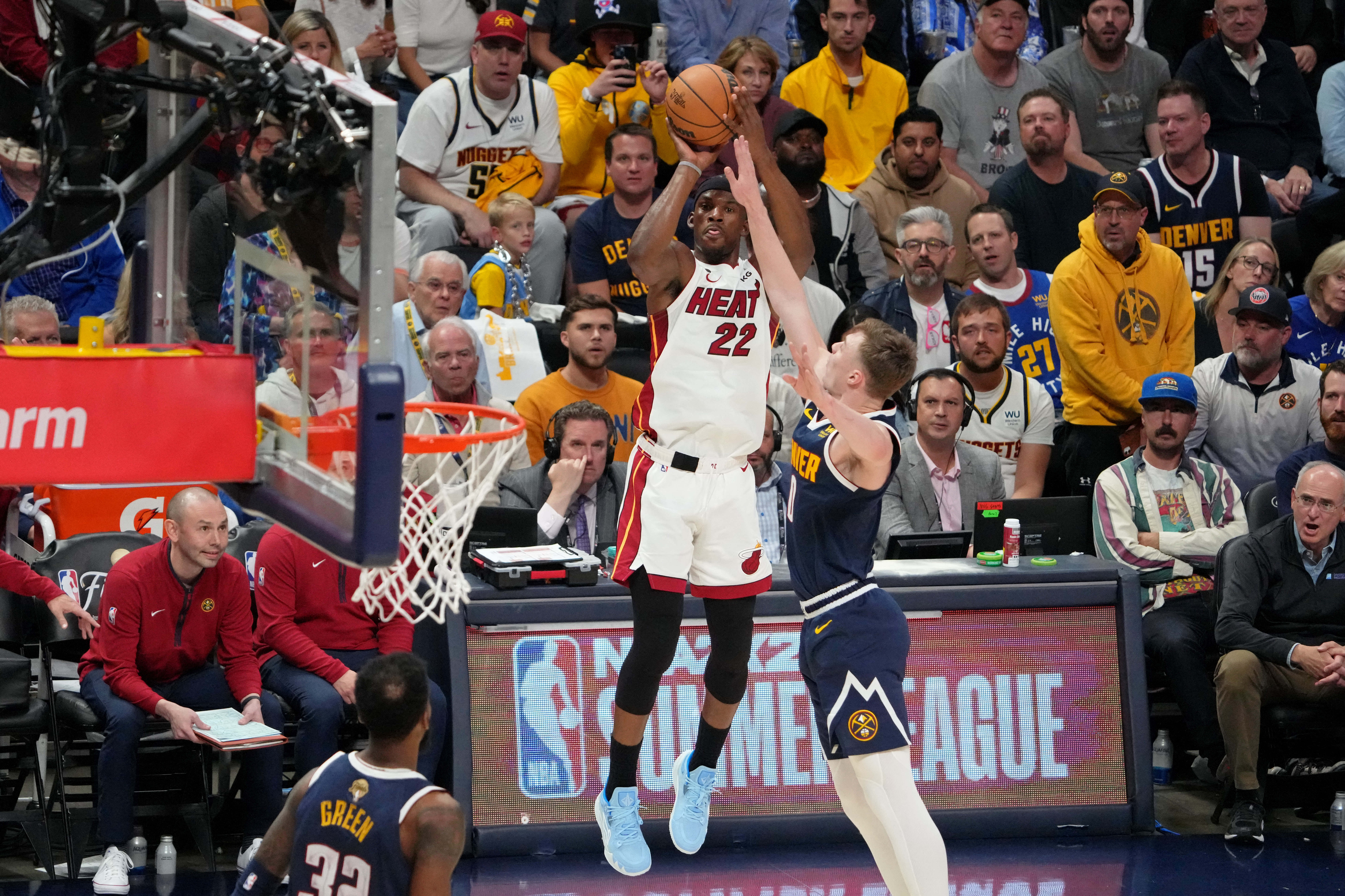 Denver Nuggets surpreendidos em casa e Miami Heat igualam final