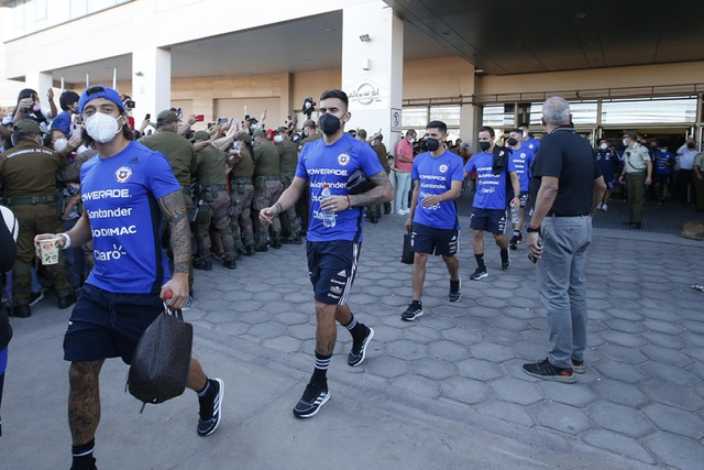 La salida de la Selección rumbo a la práctica del martes