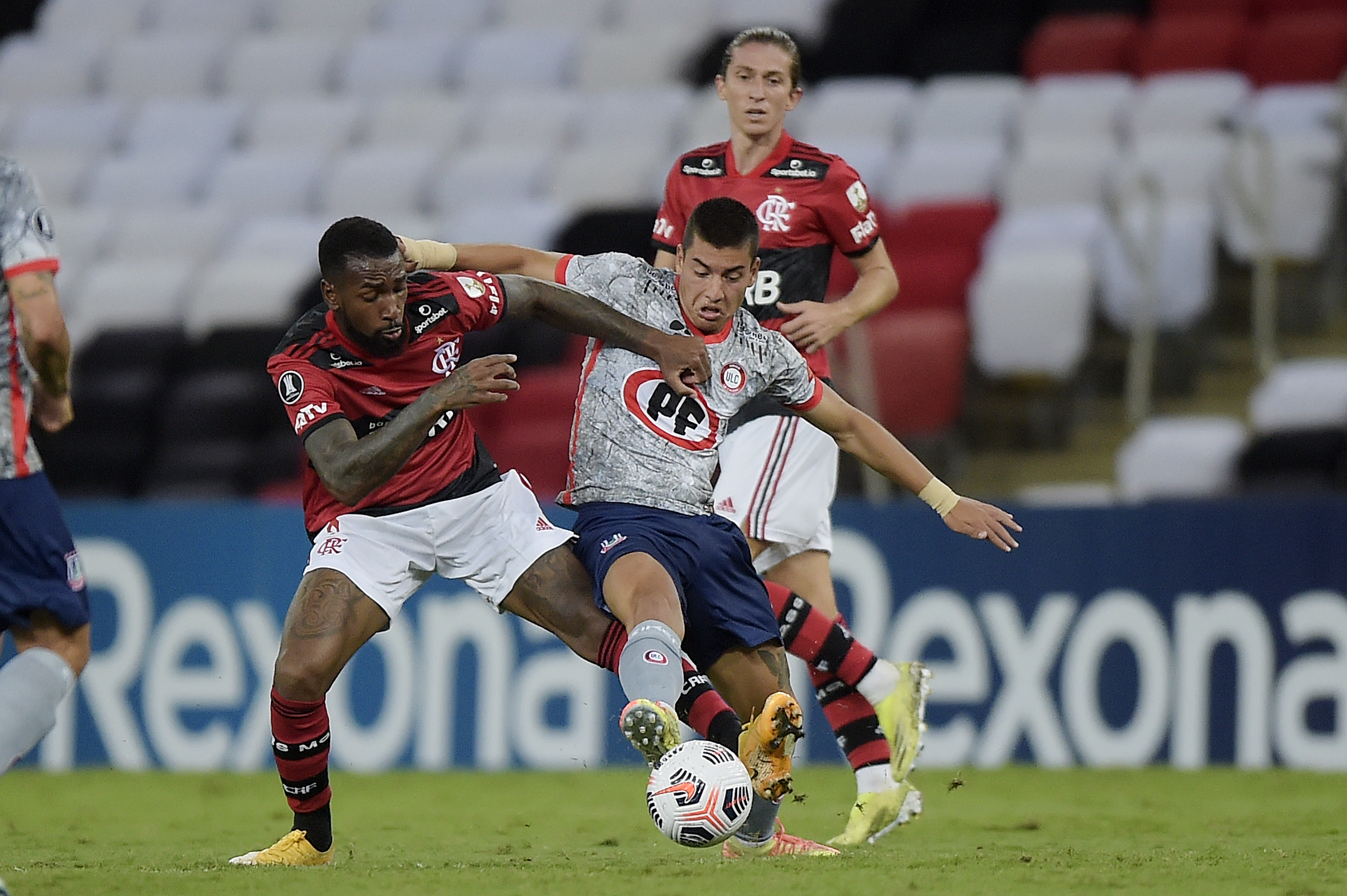 Huaso titular!🤪⚫🔴🔥 Mauricio Isla sigue su travesía en tierras brasileñas  y hoy nuevamente irá desde el inicio. El Flamengo recibe a…