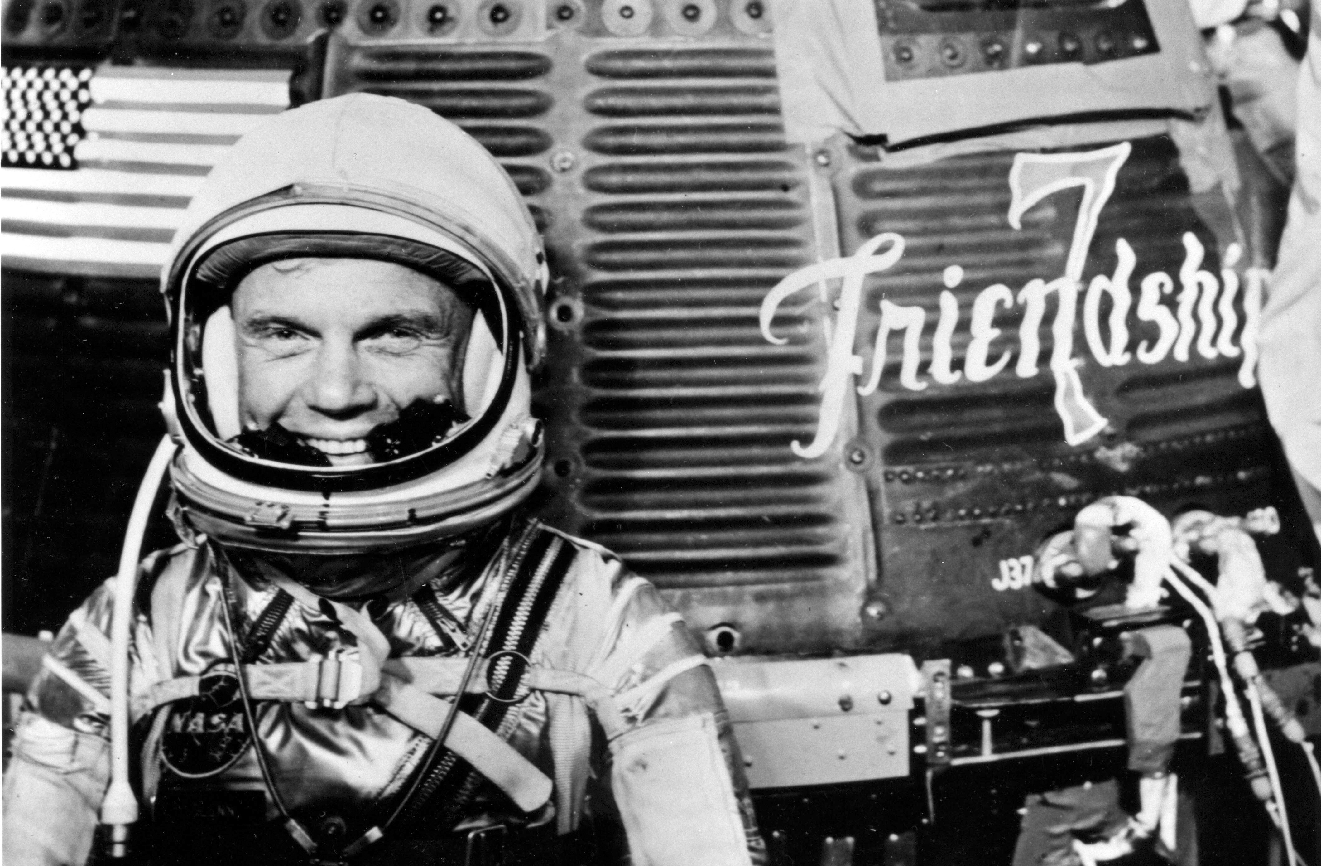Sesenta años del vuelo espacial de John Glenn: El primer astronauta de la Nasa en orbitar la Tierra - La Tercera