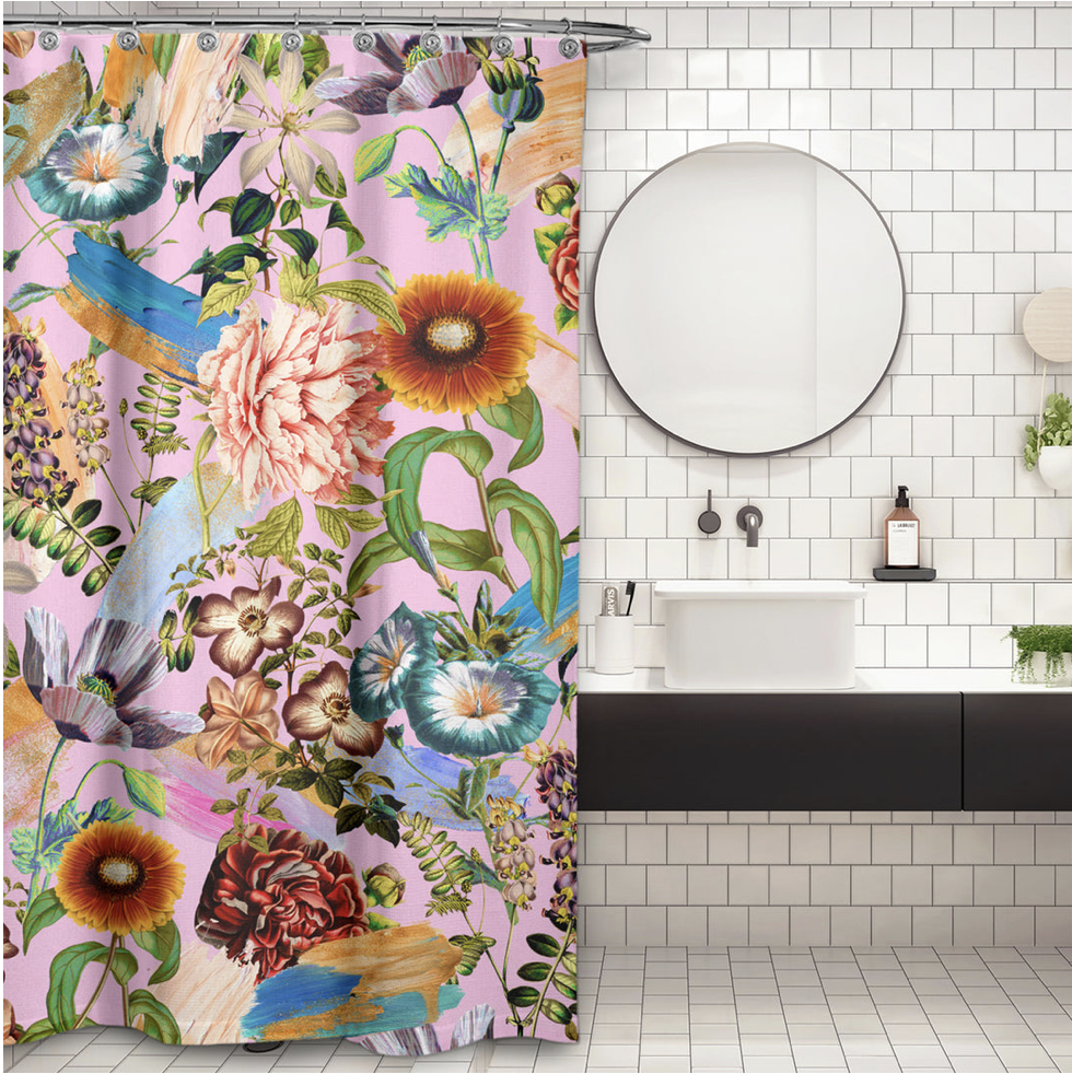 Estampadas, de tela o coloridas: consejos para elegir la mejor cortina de  baño - La Tercera