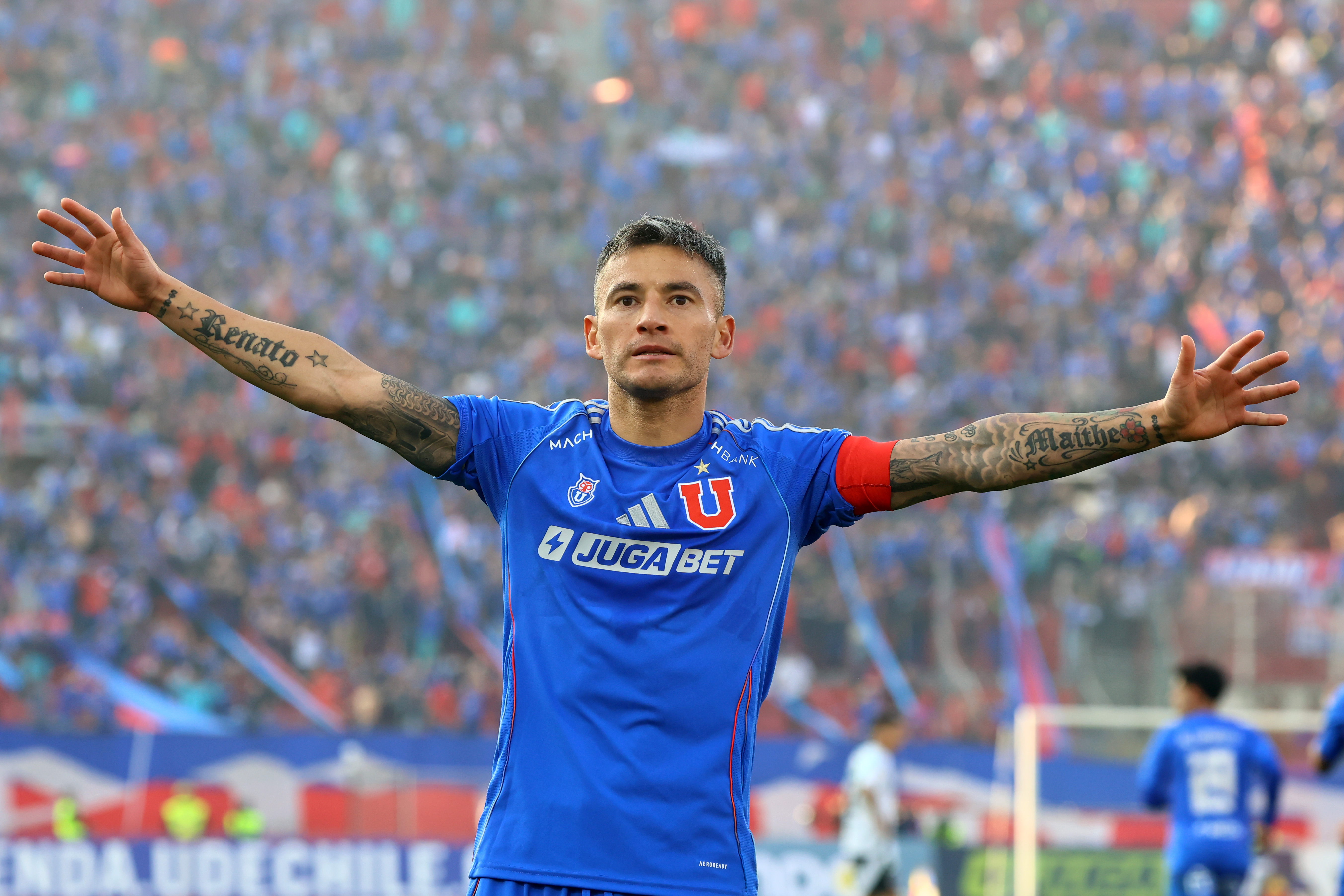 Charles Aránguiz, el héroe azul en el Superclásico: “Yo defiendo a mí  equipo; fue un primer semestre positivo” - La Tercera