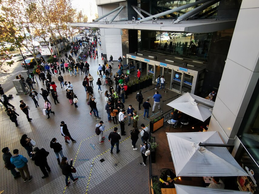 Tercer retiro y flexibilización en las cuarentenas impulsan fuerte alza en las ventas presenciales del comercio