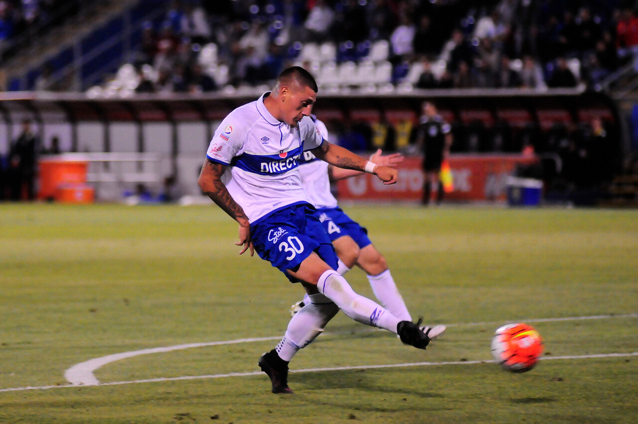 Nicolás Castillo, con la camiseta de Universidad Católica.