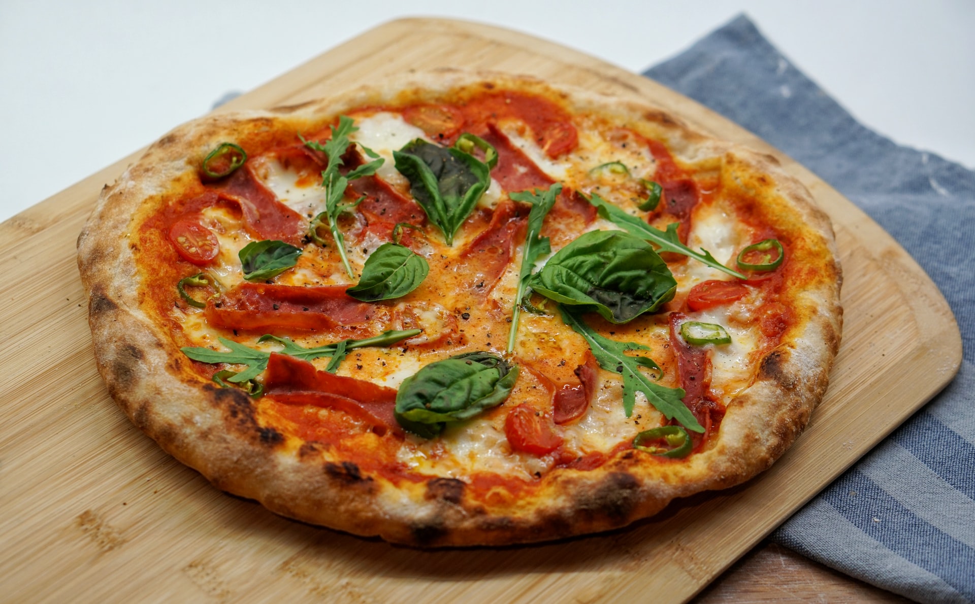 Hacer la masa de un día para otro y otros consejos para preparar una pizza  perfecta en casa - La Tercera