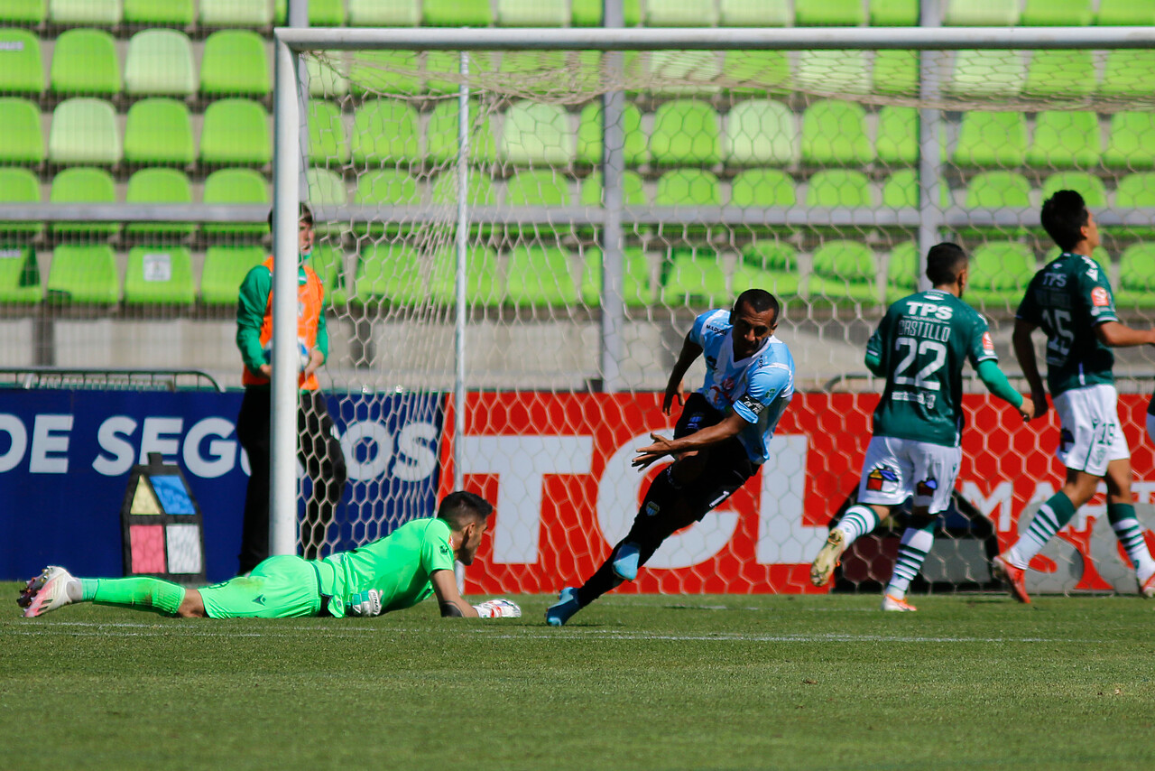 César Cortés fue una de las figuras en la victoria de Magallanes sobre Wanderers. FOTO: AGENCIAUNO