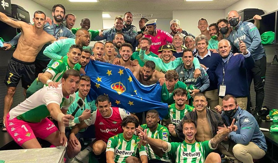 Claudio Bravo, en los festejos del Betis.