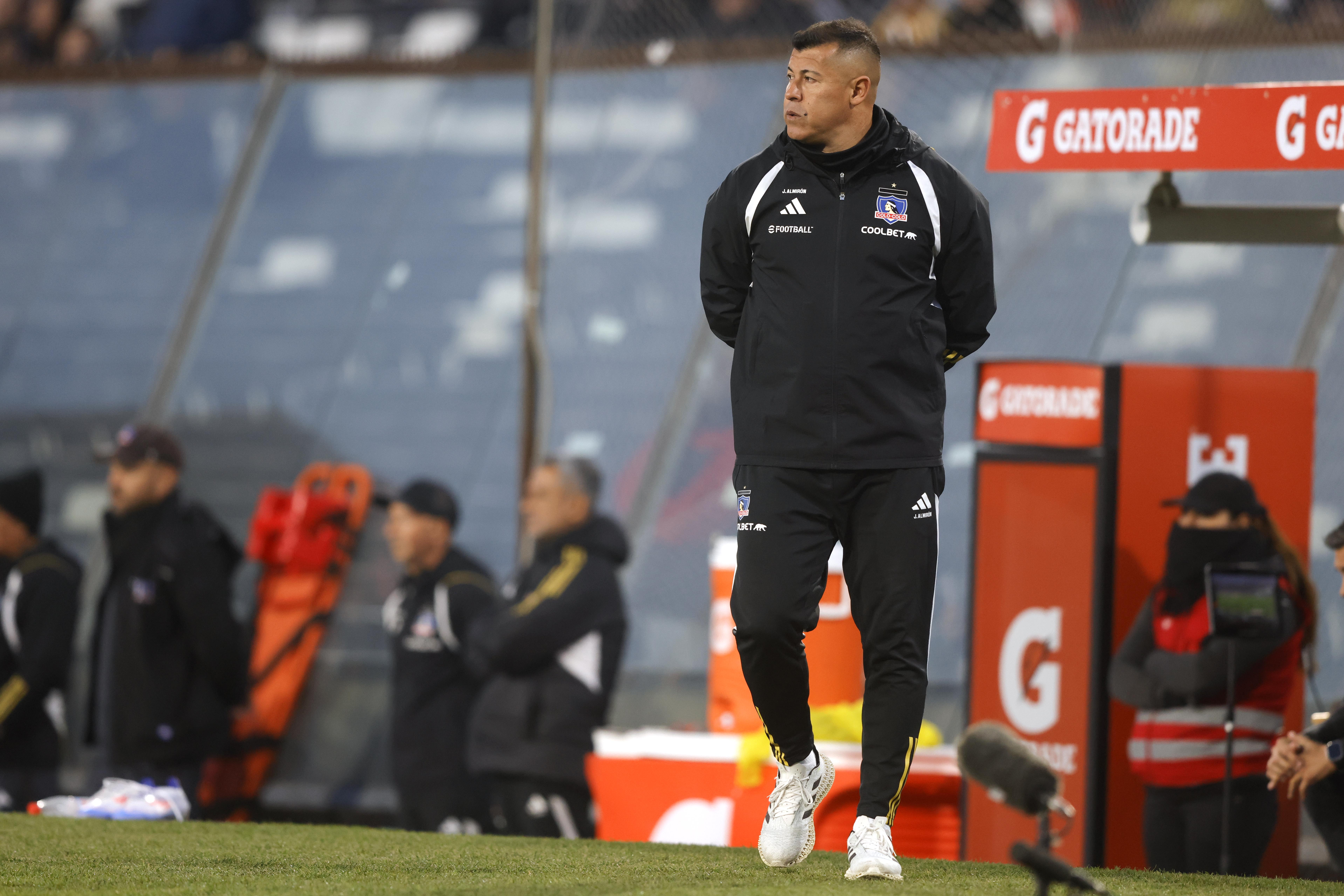 Jorge Almirón explica la salida de Arturo Vidal en el triunfo de Colo Colo - La Tercera