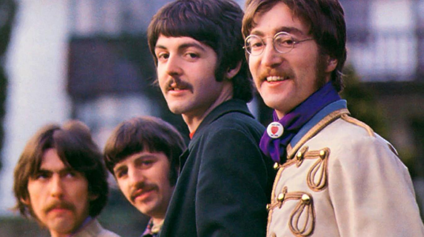 Strawberry fields forever: John Lennon y un canto a la inocencia perdida -  La Tercera