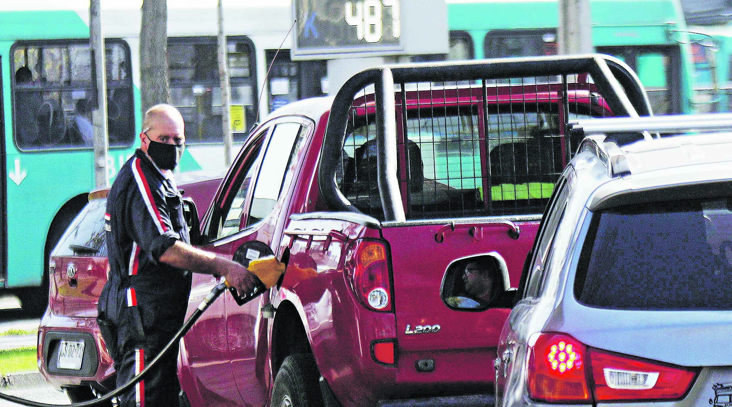 Venta de combustibles anota fuerte alza en diciembre y supera los niveles del año pasado