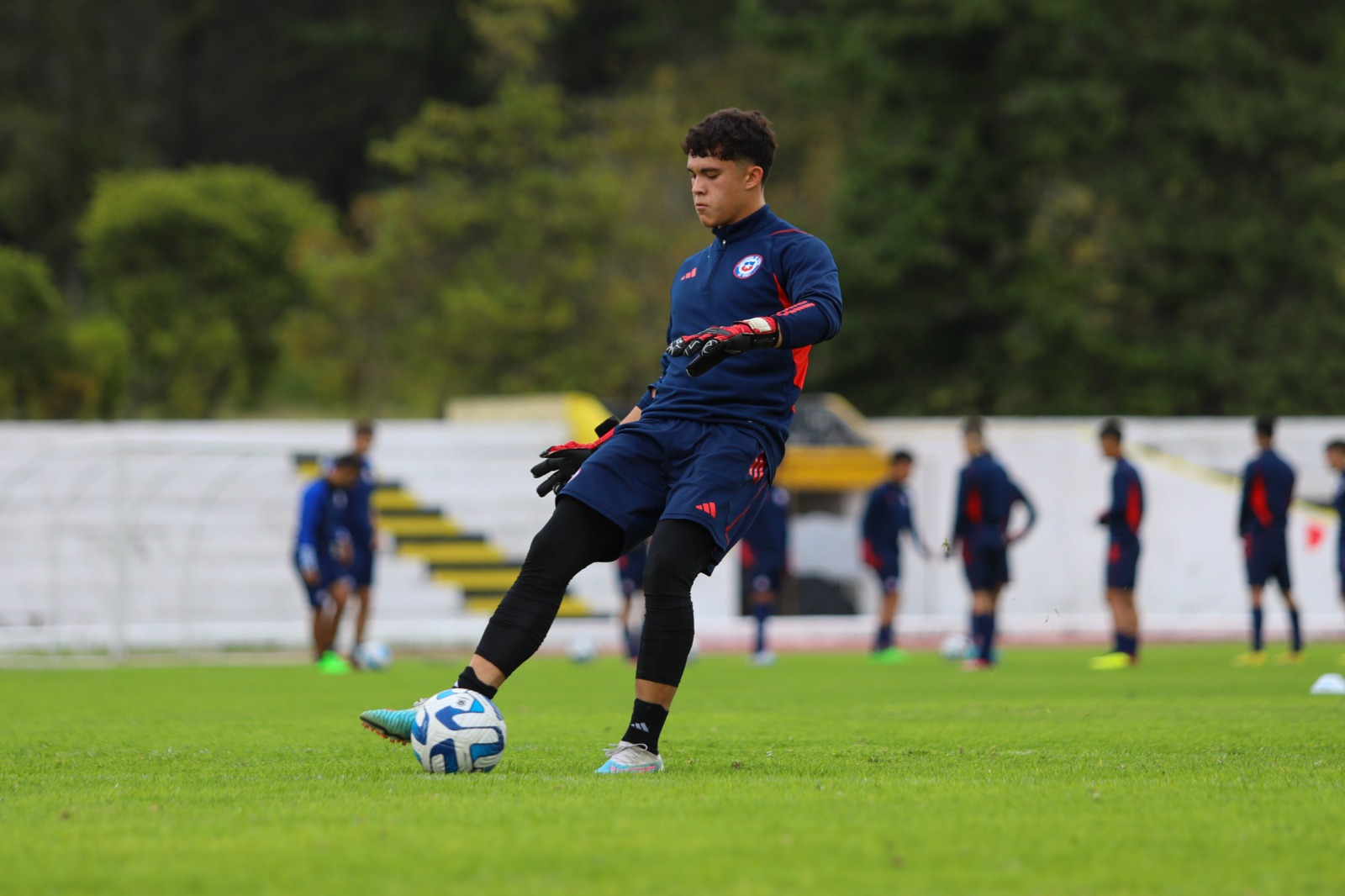 El guardameta de la Roja Sub 17, en el entrenamiento sabatino.