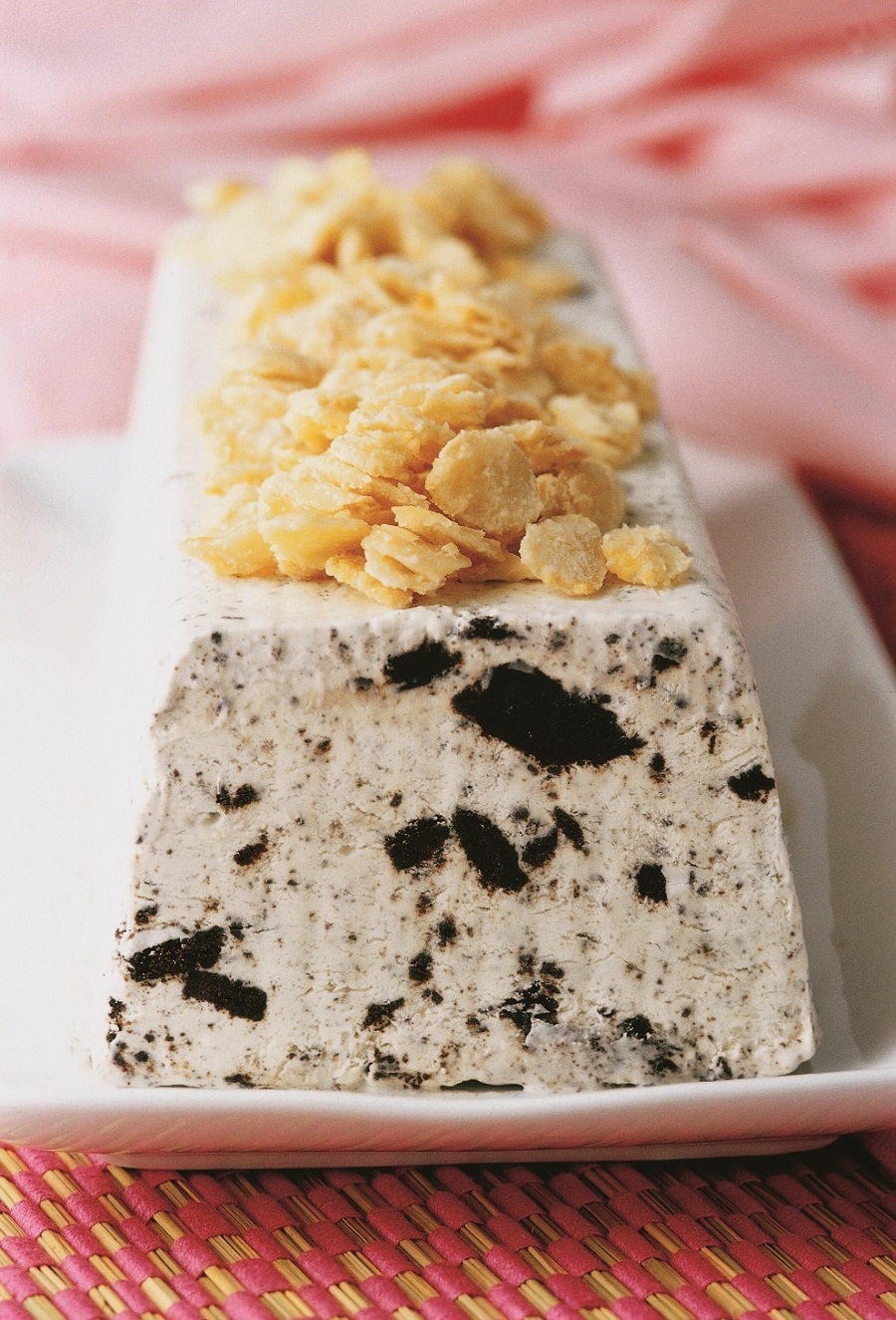 Terrina helada de leche condensada con galletas de chocolate