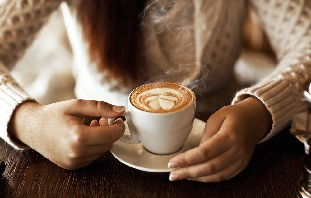 Una taza de café puede alargar tu vida pero, ¿cuánto es una taza