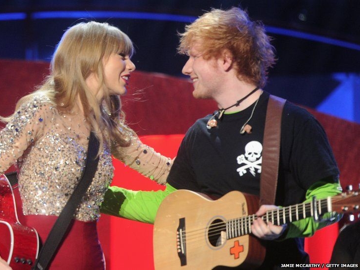 Taylor Swift y Ed Sheeran. Créditos imagen: JAMIE MCCARTHY / GETTY IMAGES