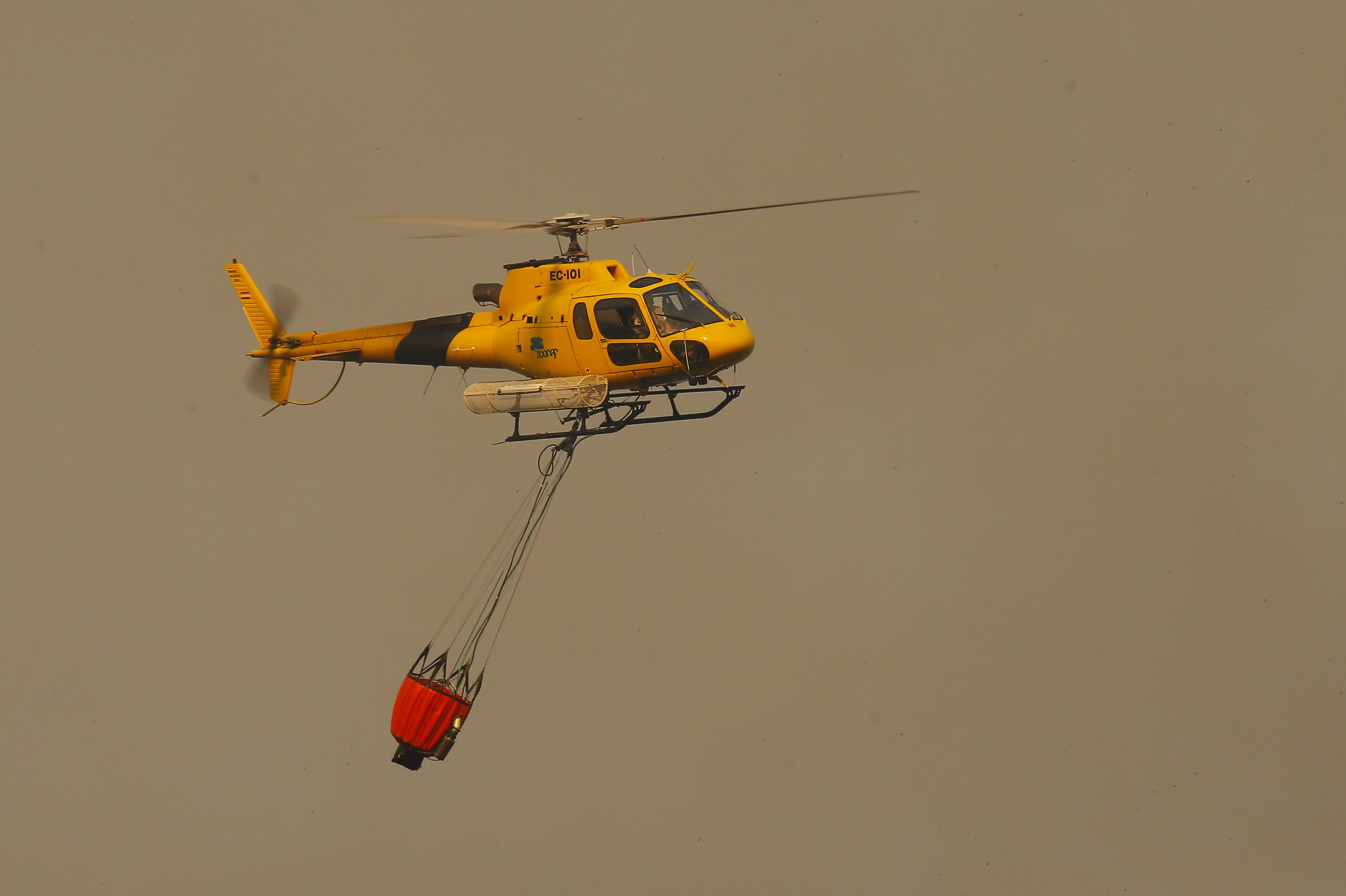 Instaló alambres en la piscina: la querella del gobierno contra empresario que negó agua a helicóptero que combatía incendio